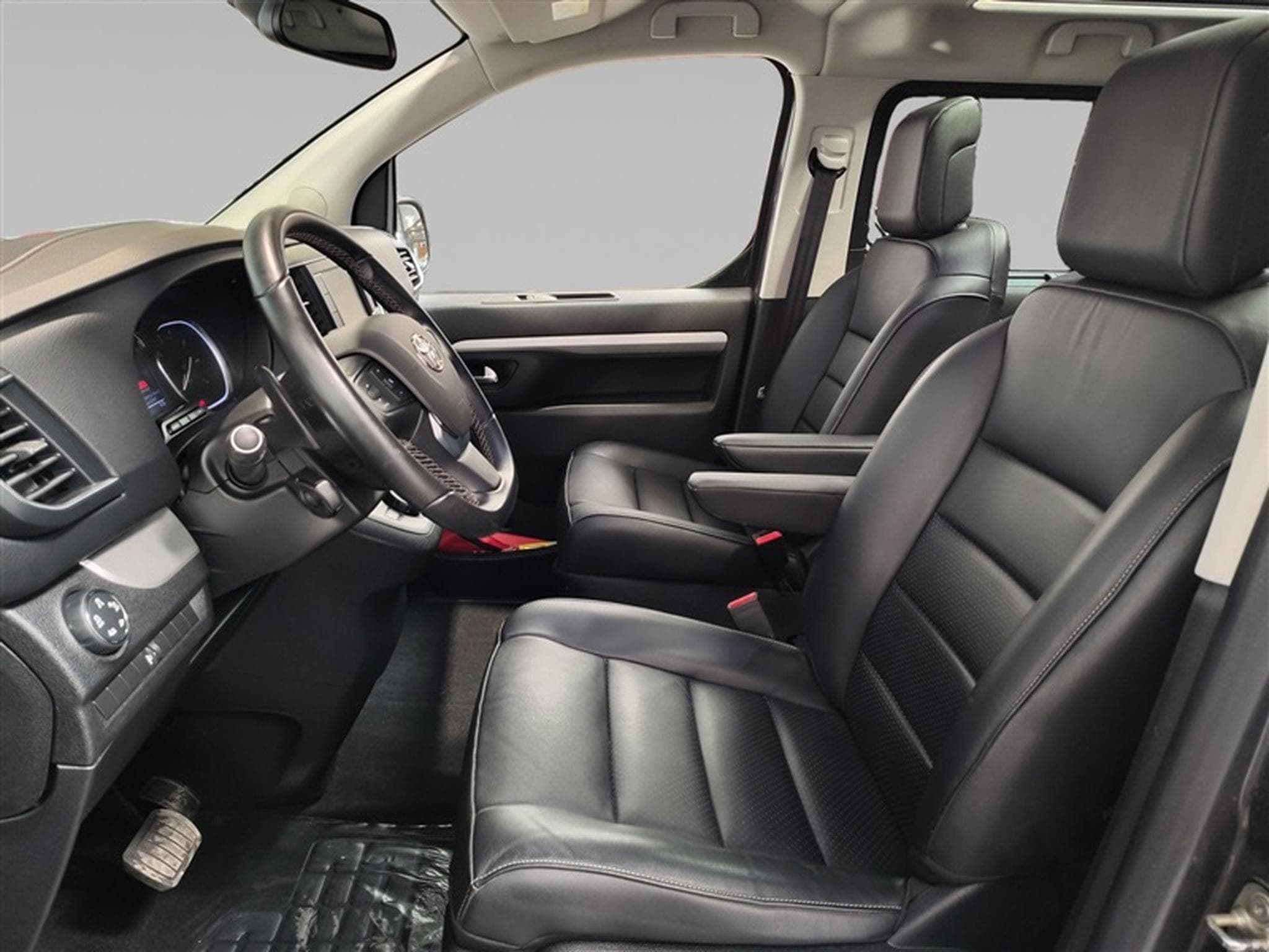 Toyota Proace Auto VIP 6 Pl LONG Cuir / Navi CarPlay / PDC / Caméra /... (2024) - Photo 7