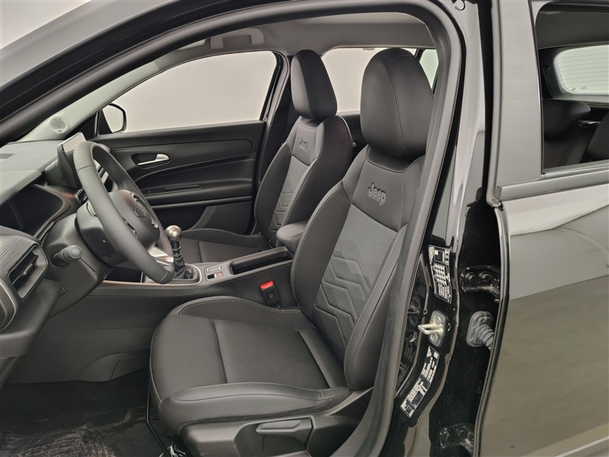 Jeep Avenger 1.2 Turbo 100cv Altitude NAVI / FULL LED / CUIR PARTIEL /CAM (2025) - Photo 7