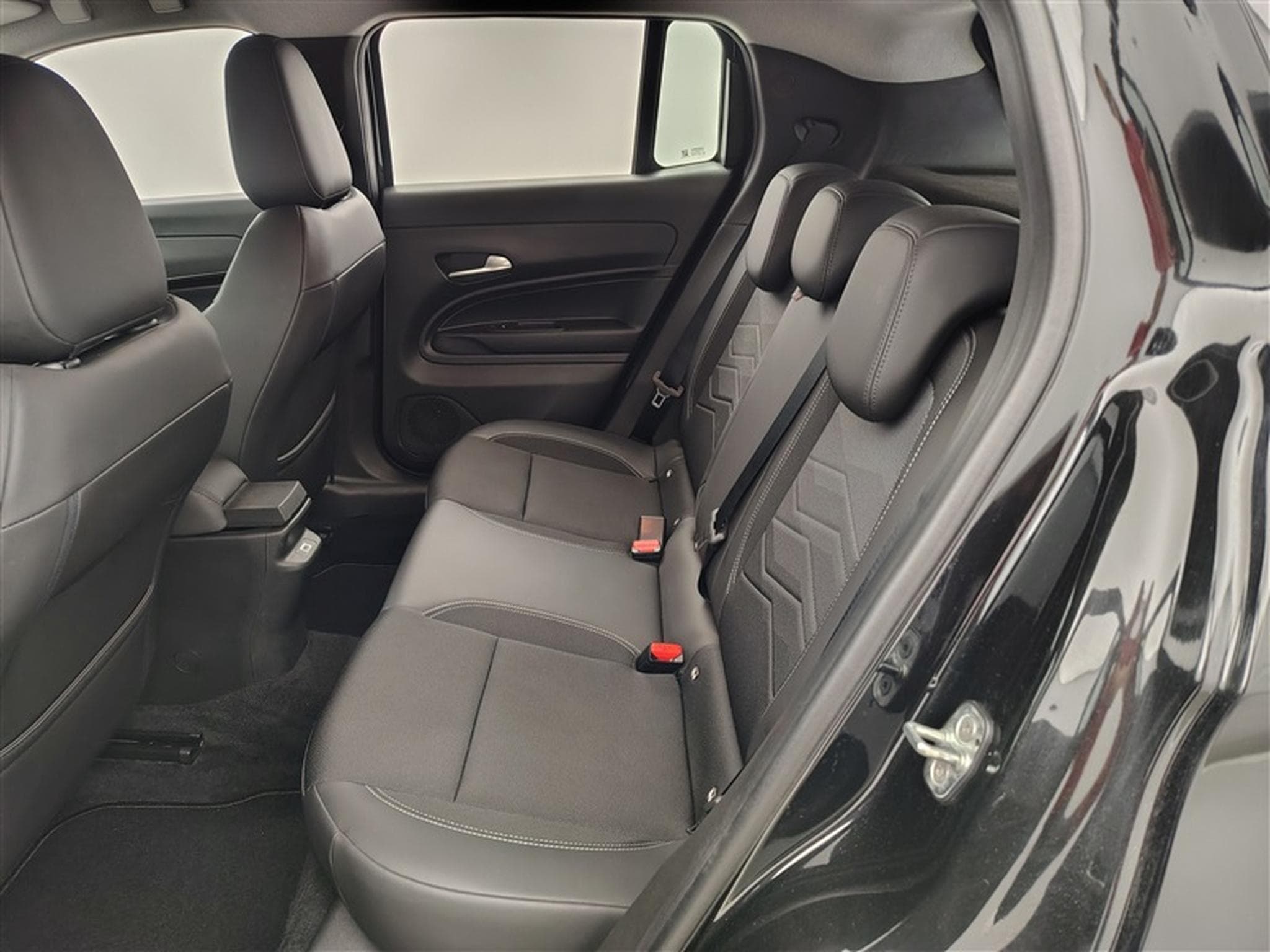 Jeep Avenger 1.2 Turbo 100cv Altitude NAVI / FULL LED / CUIR PARTIEL /CAM (2025) - Photo 13