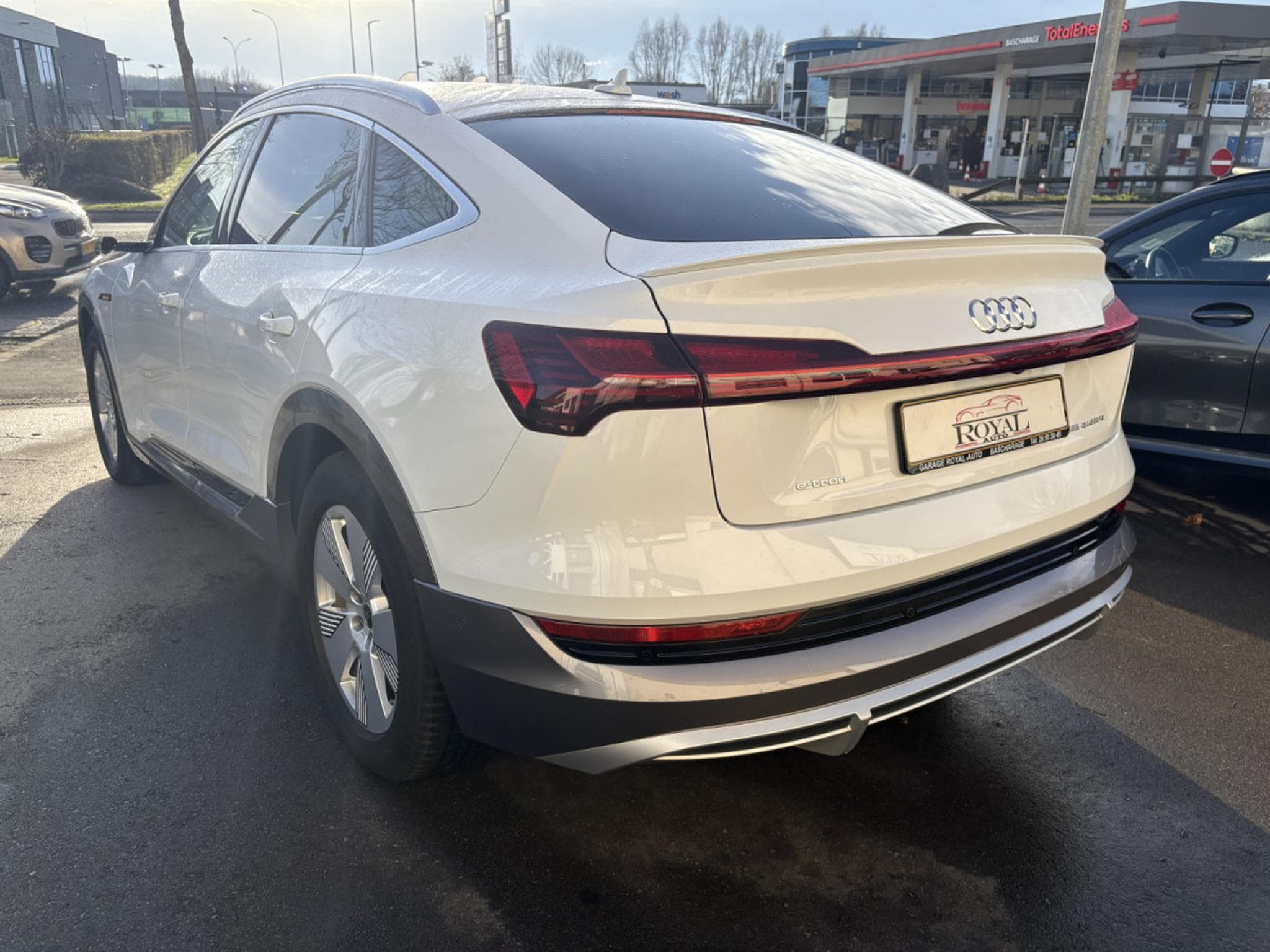 Audi e-tron 55 QUATTRO 408 SPORTBACK 95KWH *GARANTIE 36 MOIS EUROPÉENNE* (2020) - Photo 2