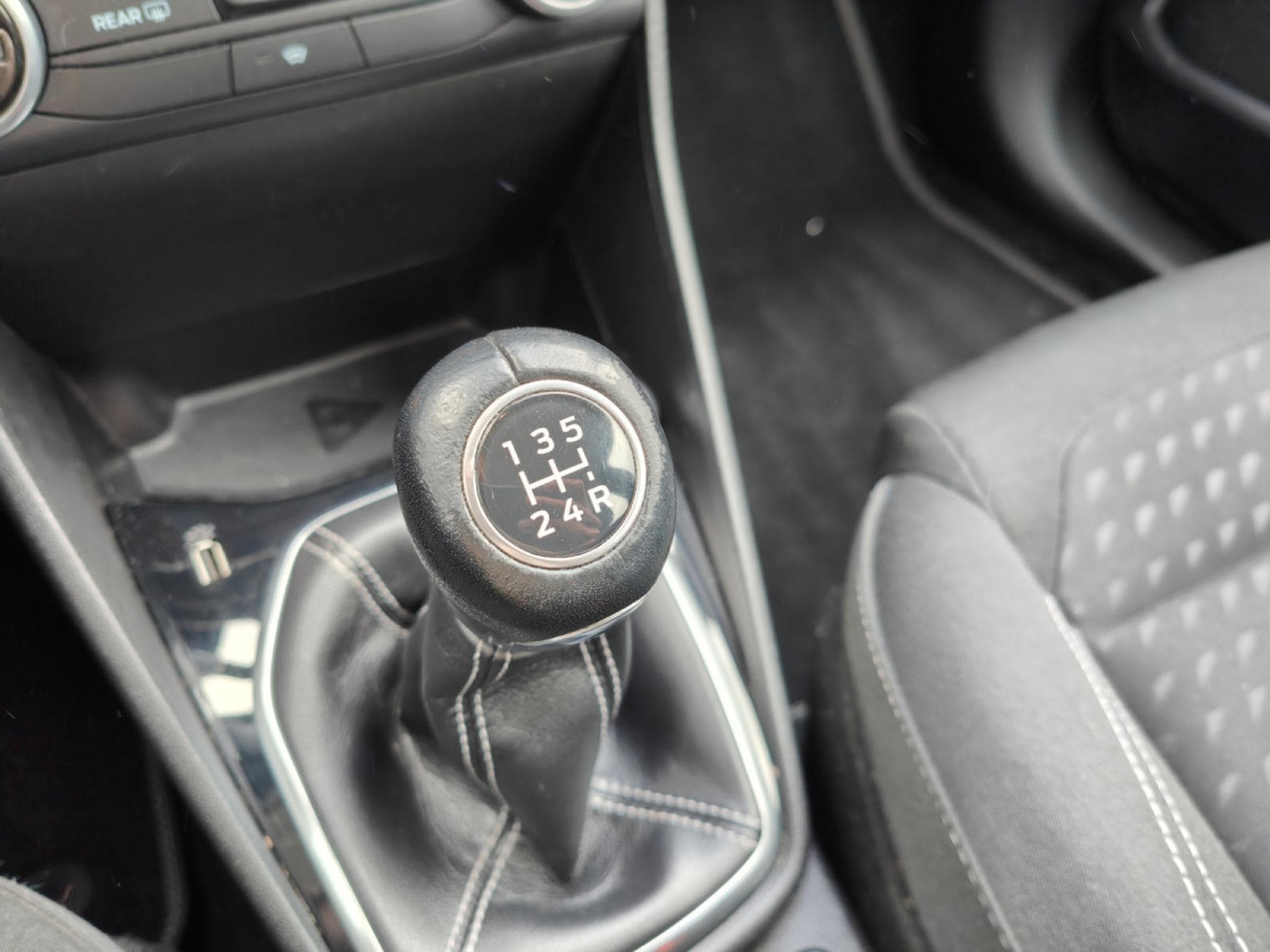 Ford Fiesta 1.0 ECOBOOST CARPLAY CLIMATISATION RADAR ARR (2018) - Photo 13