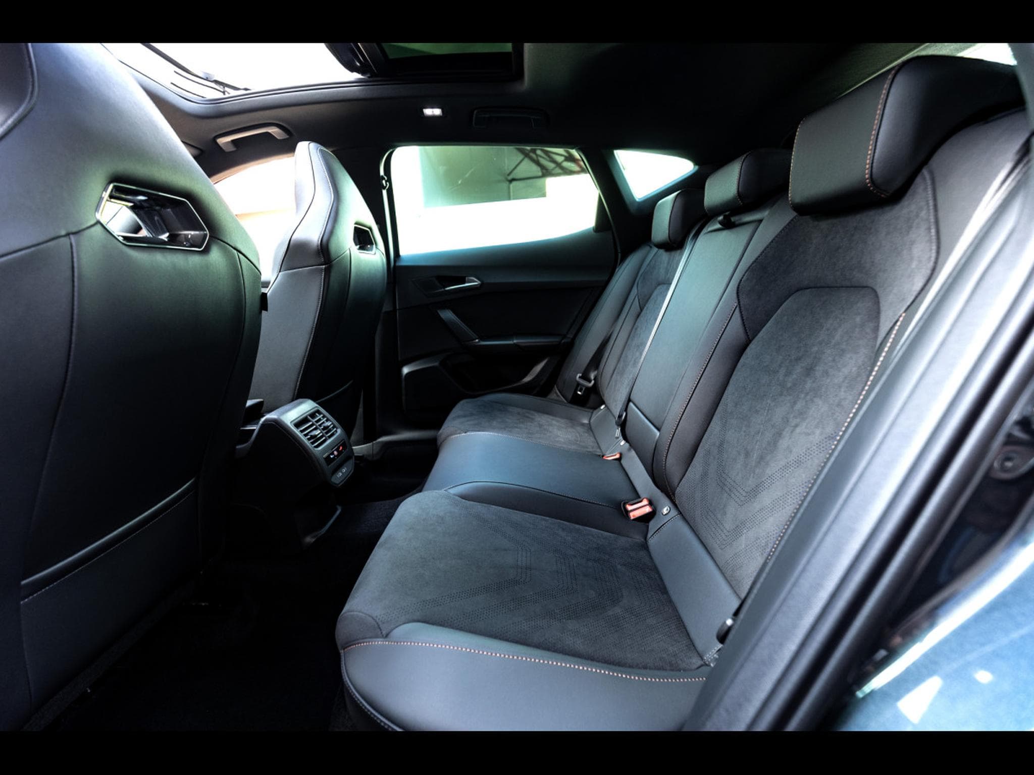 Cupra Formentor VZ 2.0 TSI 333 DSG7 4DRIVE (FACELIFT) – PACK SKYLINE - MAGNE (2025) - Photo 12