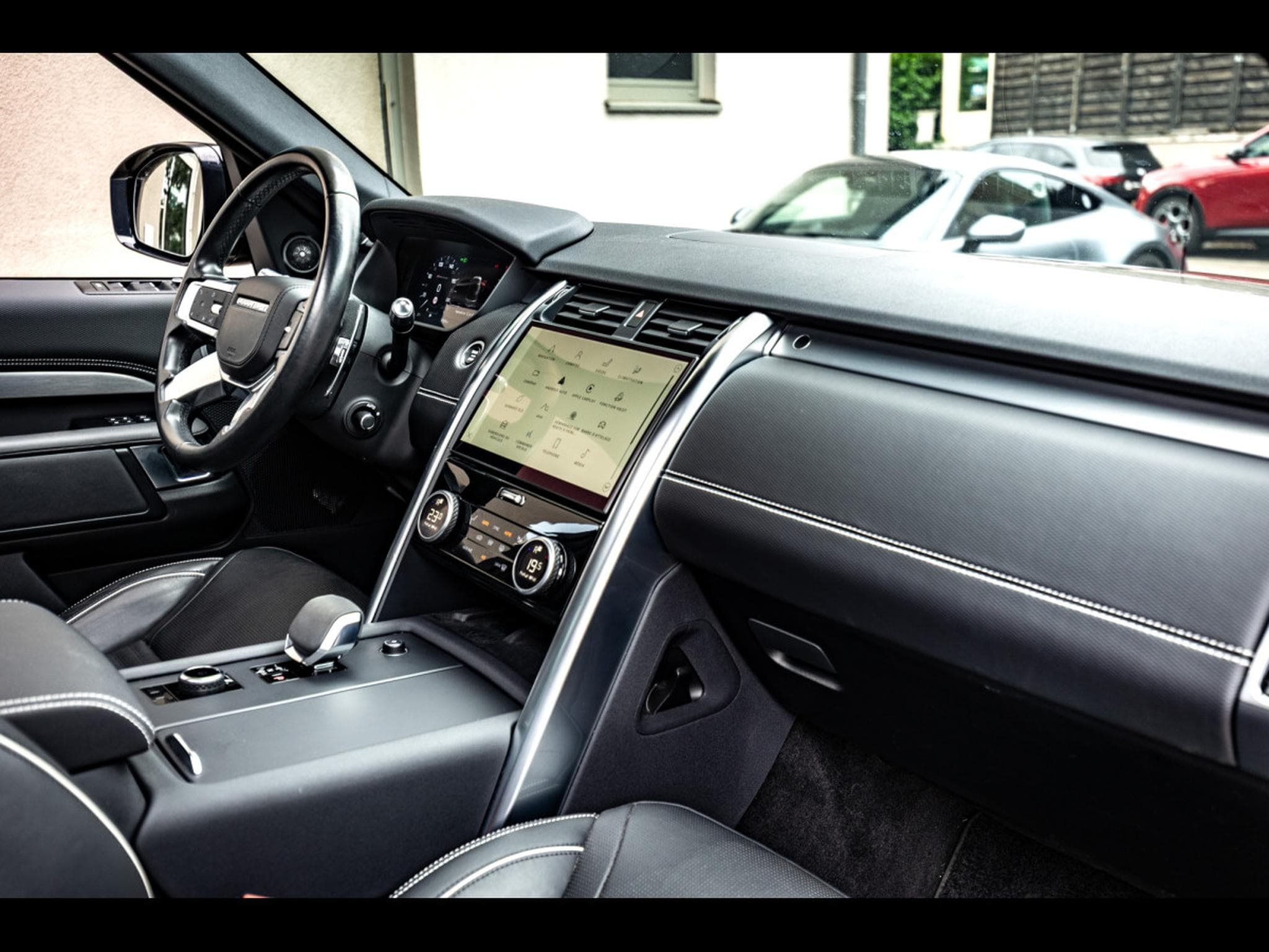 Land-Rover Discovery 3.0 D250 MHEV AWD R-DYNAMIC HSE - 7 PLACES - PACK DYNAMIC BL (2021) - Photo 22