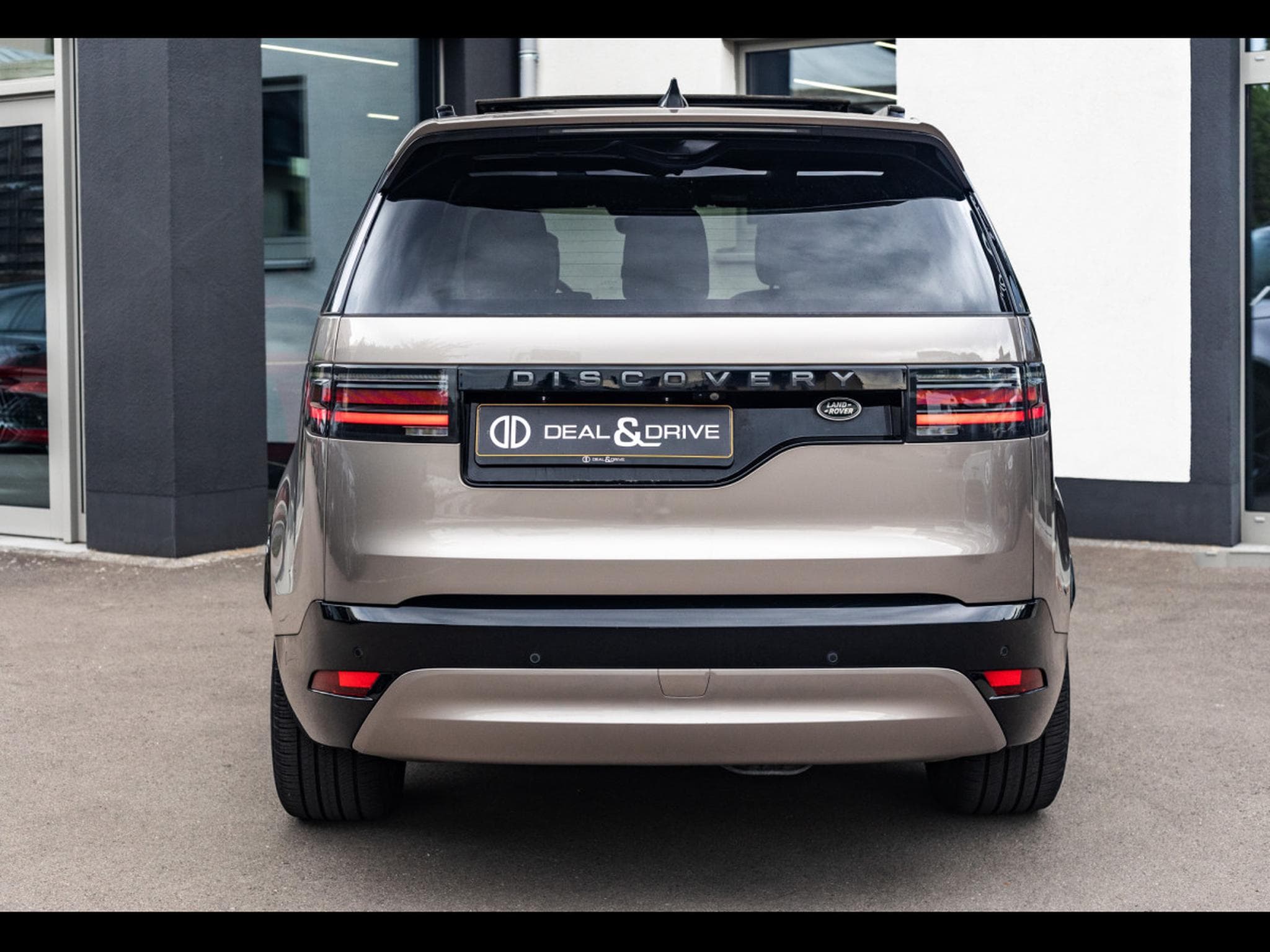 Land-Rover Discovery 3.0 D250 MHEV AWD R-DYNAMIC HSE - 7 PLACES - PACK DYNAMIC BL (2021) - Photo 4
