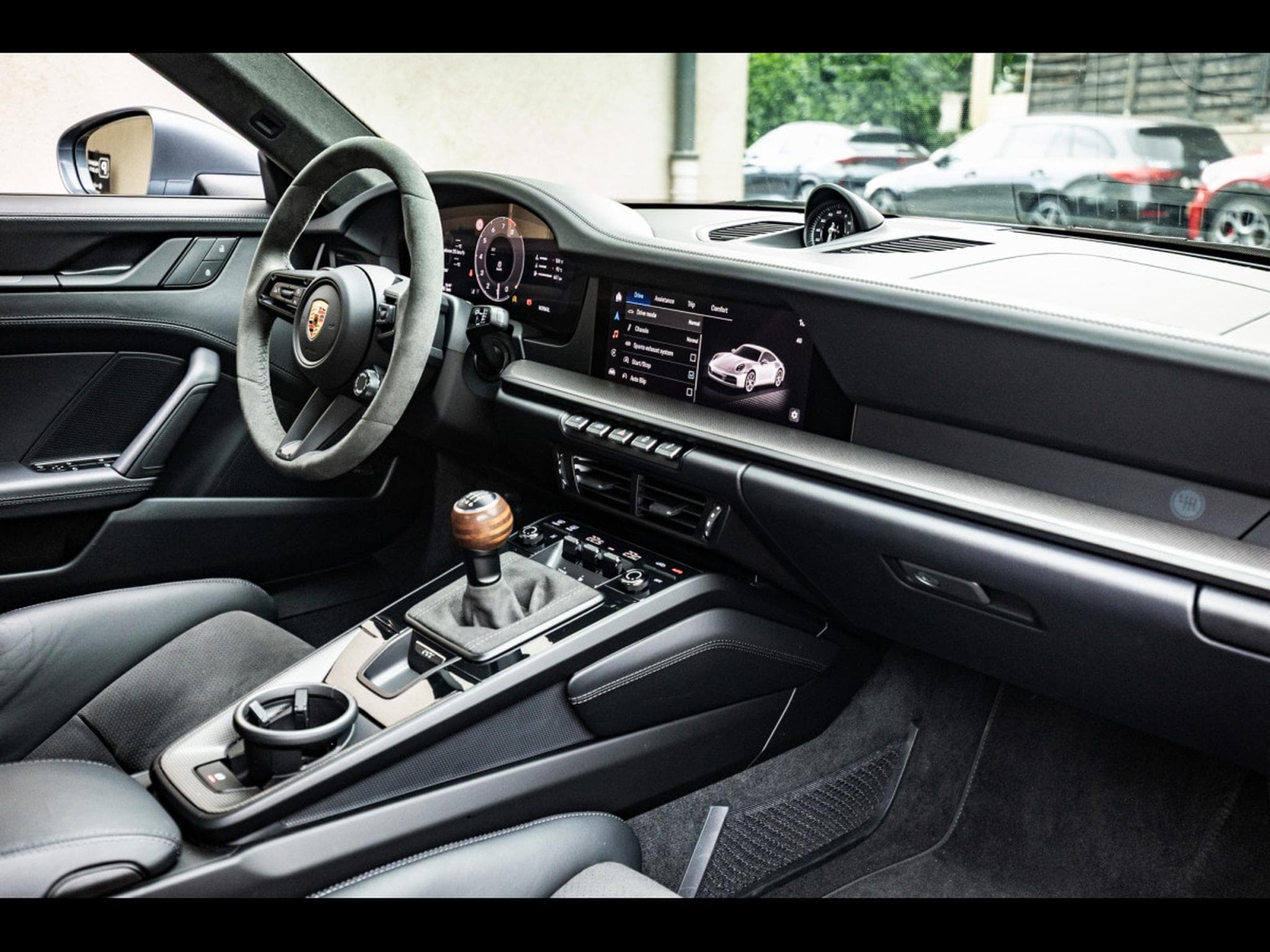 Porsche 911 (992.2) CARRERA T COUPE 6-SPEED MANUAL – VANADIUM GREY + SAT (2025) - Photo 13