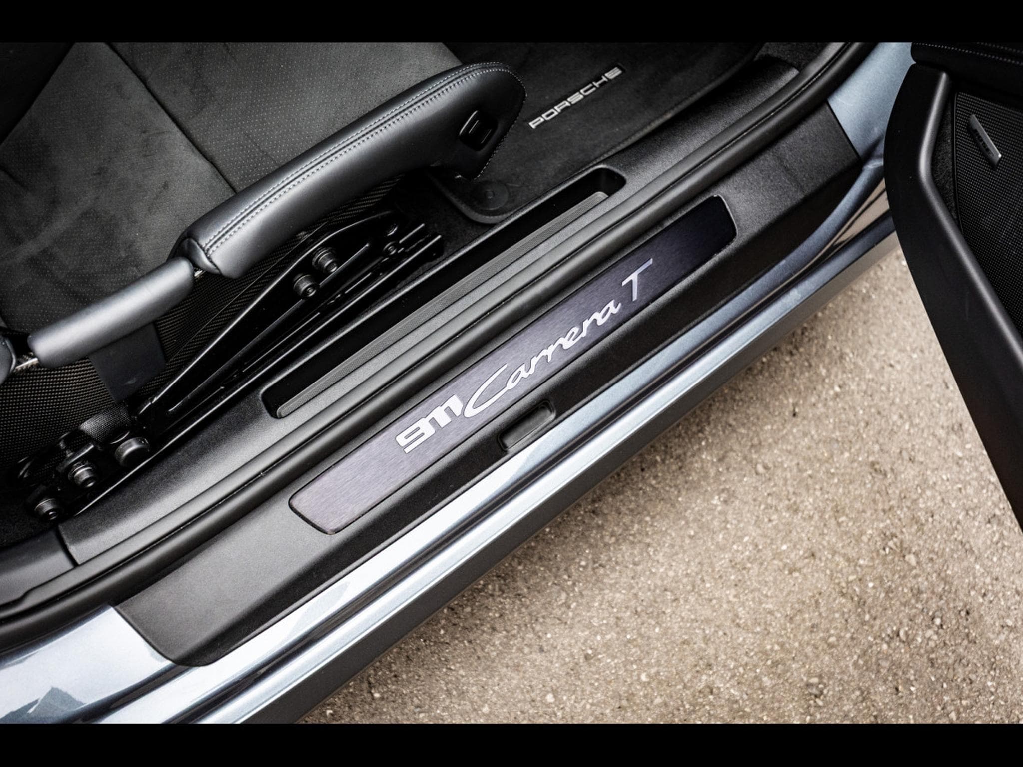 Porsche 911 (992.2) CARRERA T COUPE 6-SPEED MANUAL – VANADIUM GREY + SAT (2025) - Photo 16