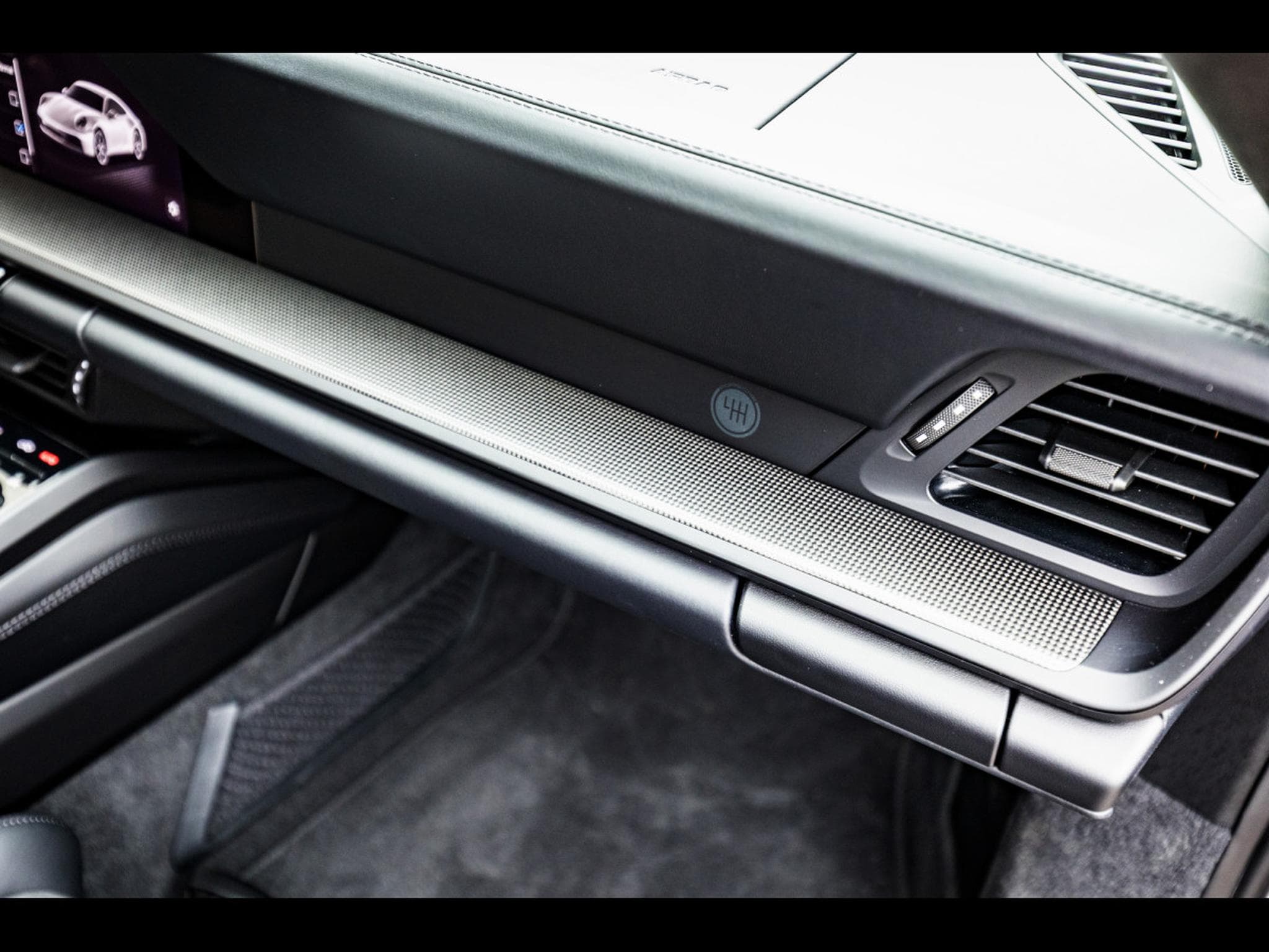 Porsche 911 (992.2) CARRERA T COUPE 6-SPEED MANUAL – VANADIUM GREY + SAT (2025) - Photo 17