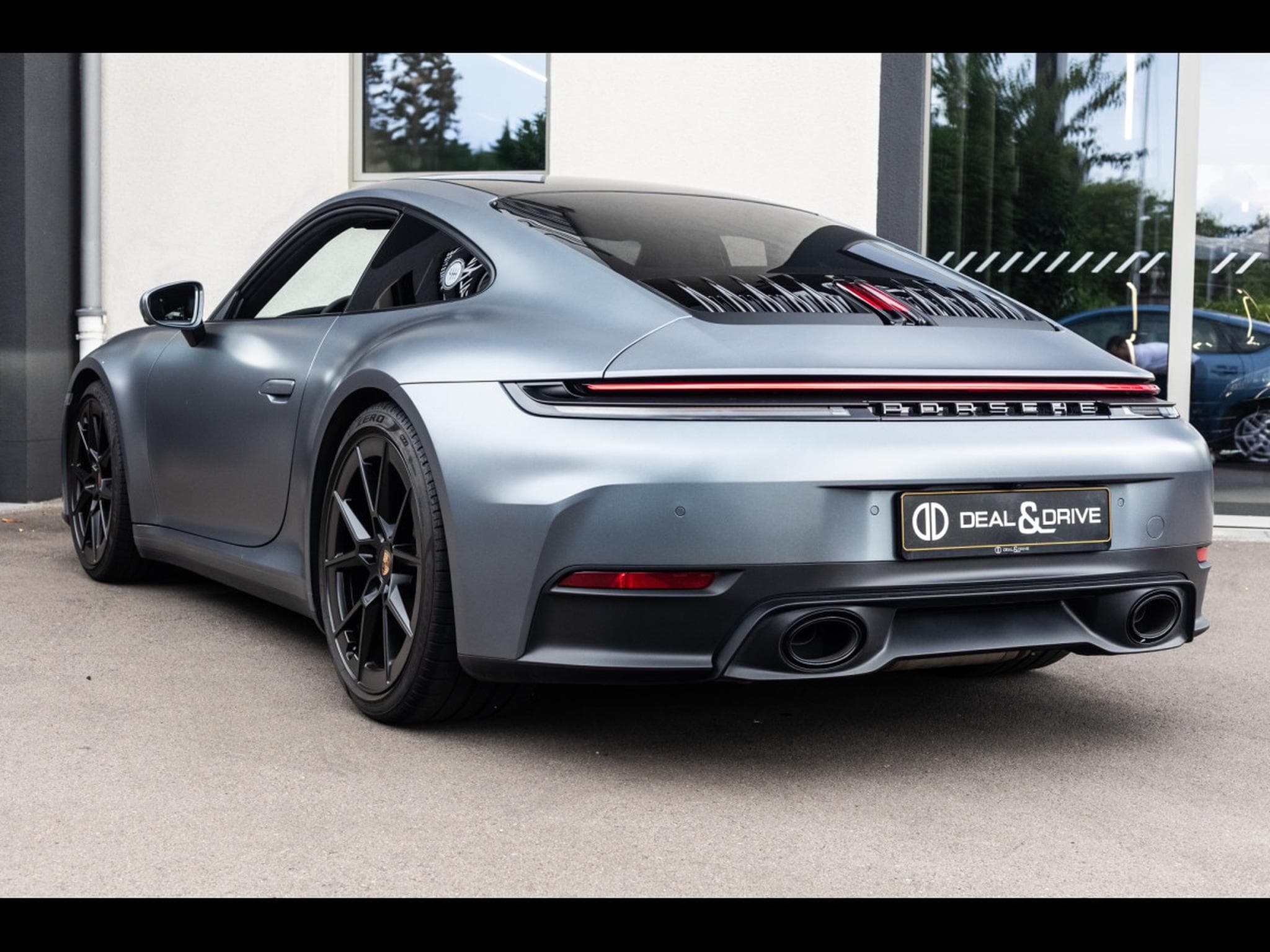 Porsche 911 (992.2) CARRERA T COUPE 6-SPEED MANUAL – VANADIUM GREY + SAT (2025) - Photo 3