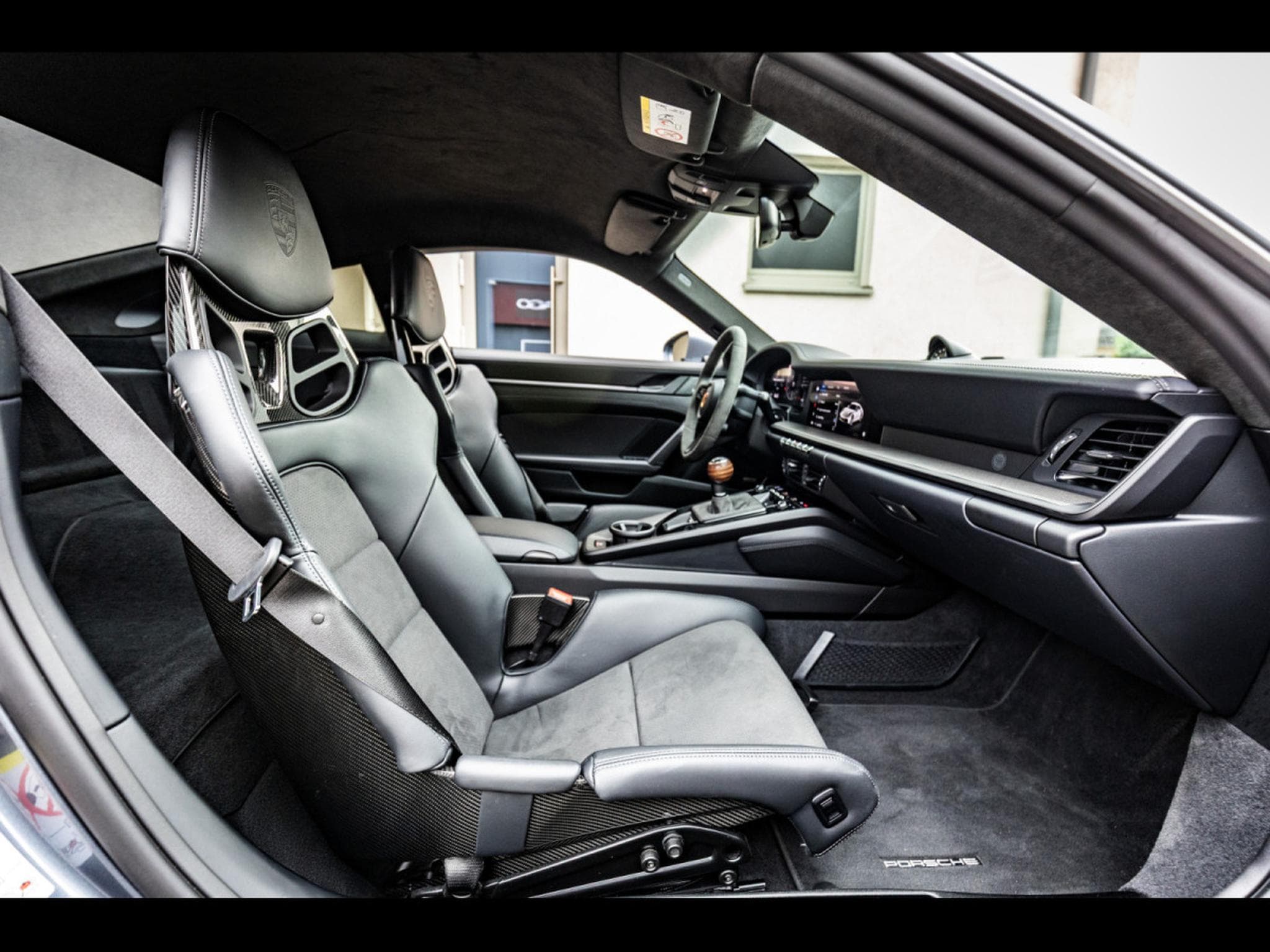 Porsche 911 .2 911 CARRERA T COUPE 6-SPEED MANUAL – VANADIUM GREY + SATI (2025) - Photo 15