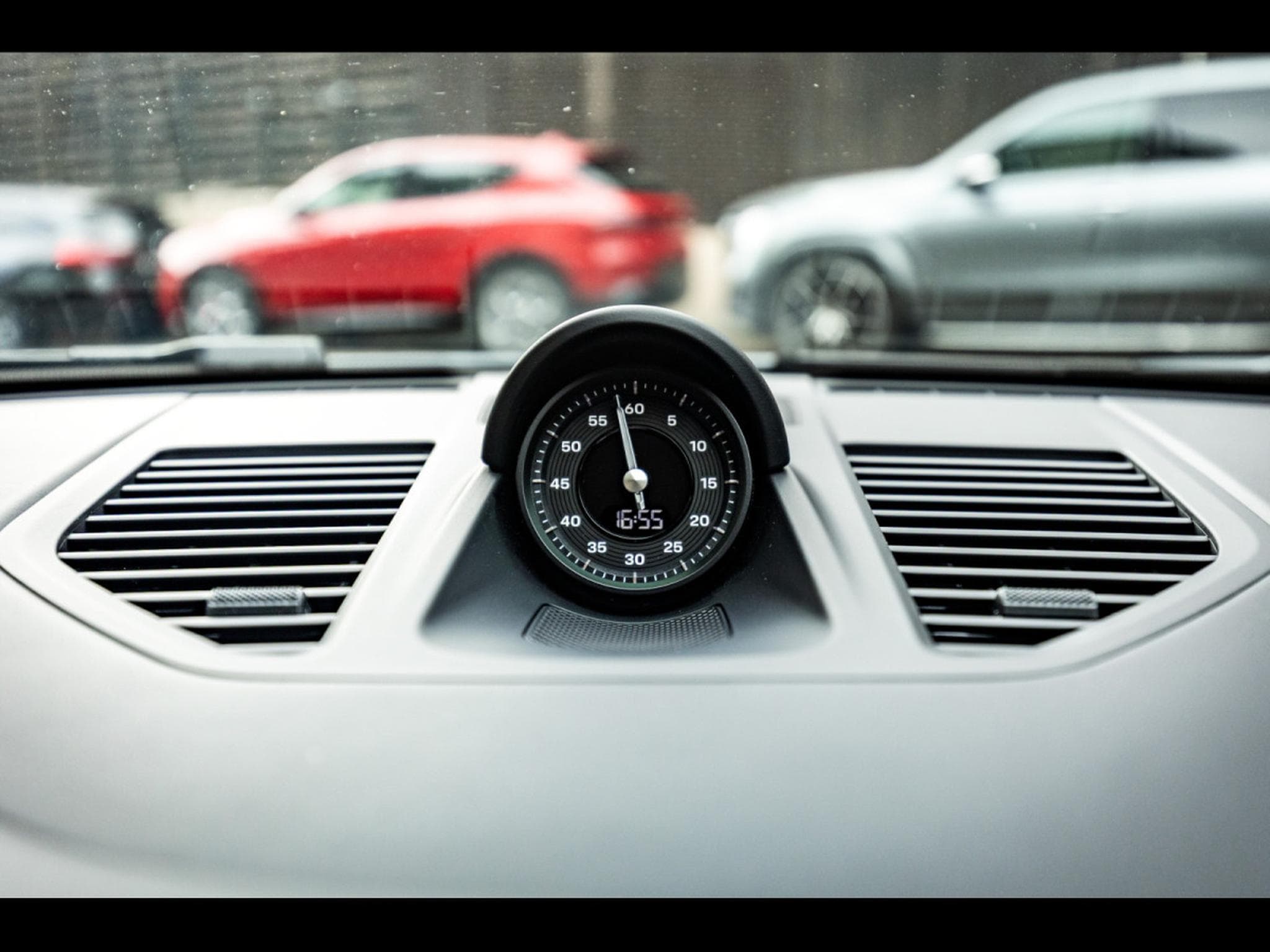 Porsche 911 .2 911 CARRERA T COUPE 6-SPEED MANUAL – VANADIUM GREY + SATI (2025) - Photo 19