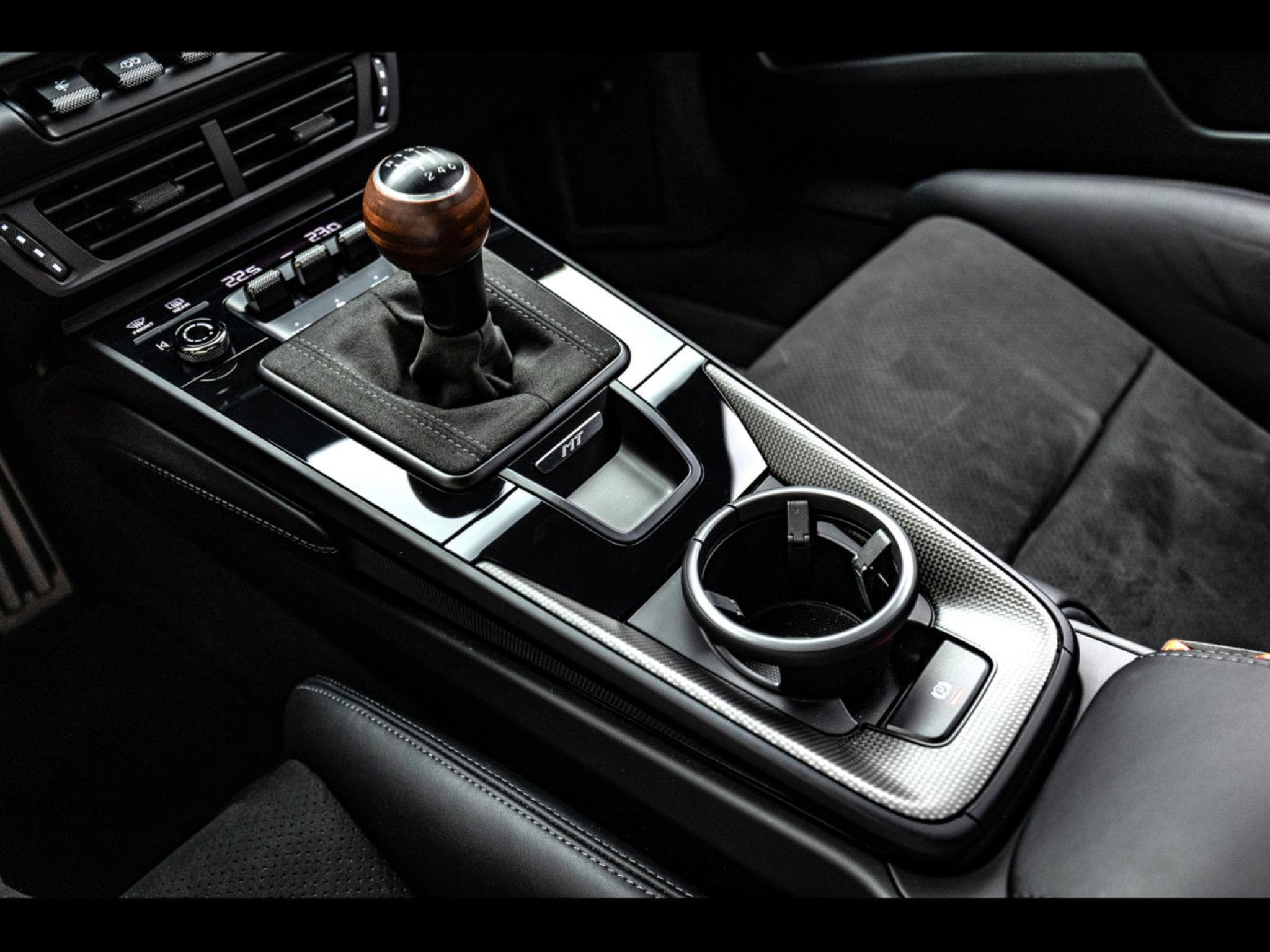 Porsche 911 .2 911 CARRERA T COUPE 6-SPEED MANUAL – VANADIUM GREY + SATI (2025) - Photo 24