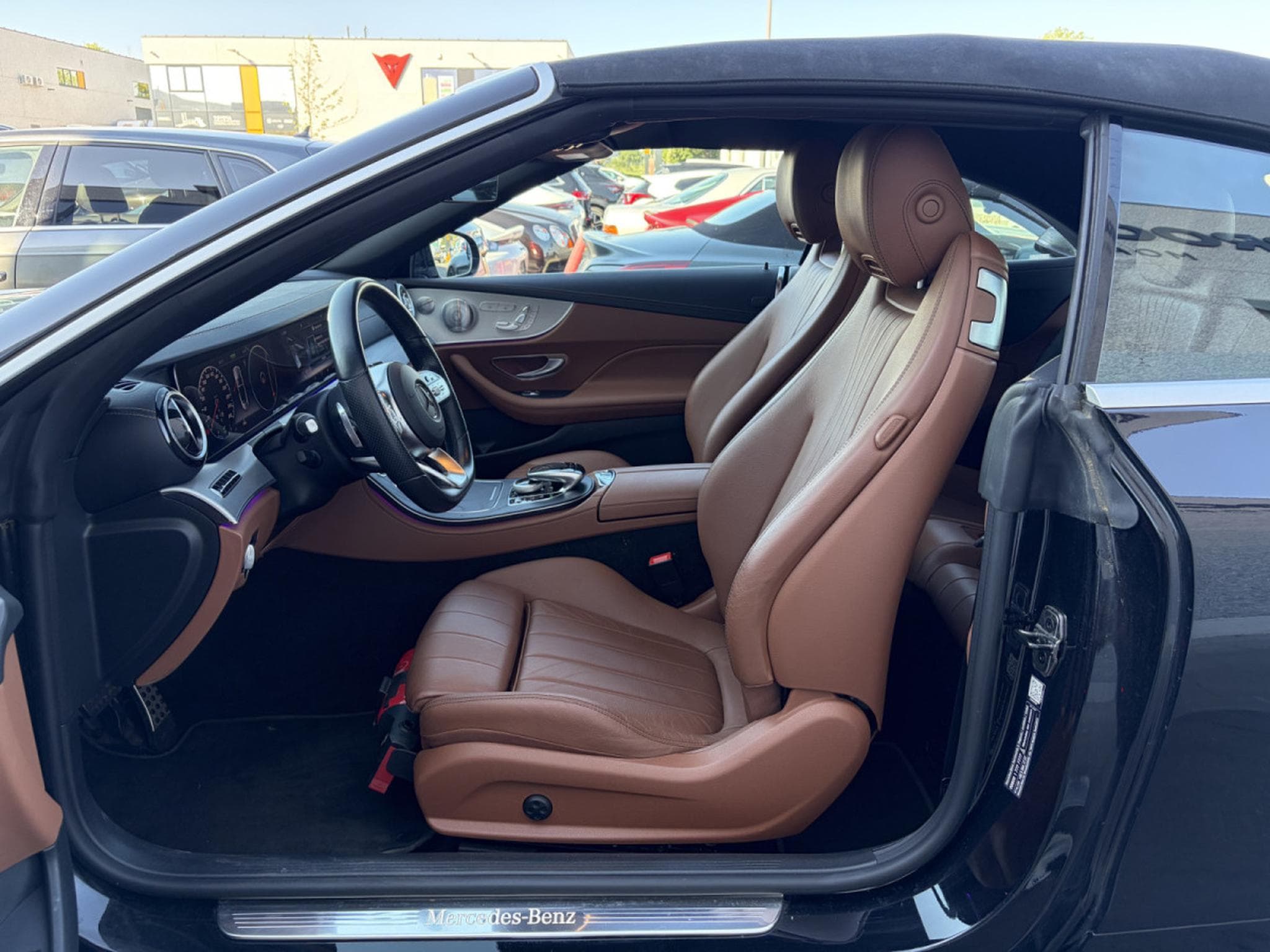 Mercedes E 200 E200 AMG LINE/ BI-COLOR /AMG-LINE/ BURMESTER/ 360° (2020) - Photo 16