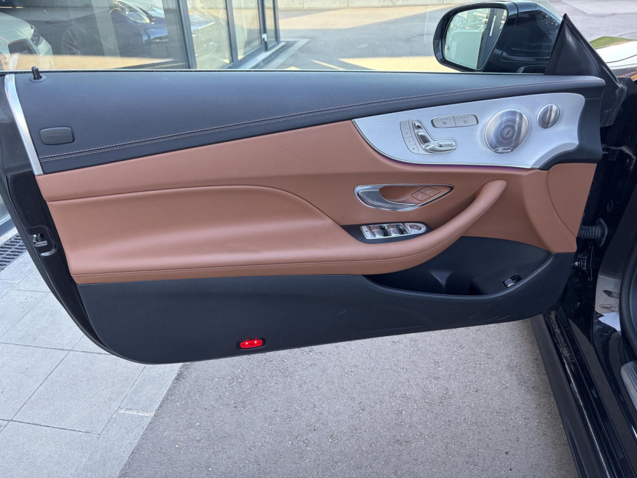 Mercedes E 200 E200 AMG LINE/ BI-COLOR /AMG-LINE/ BURMESTER/ 360° (2020) - Photo 17