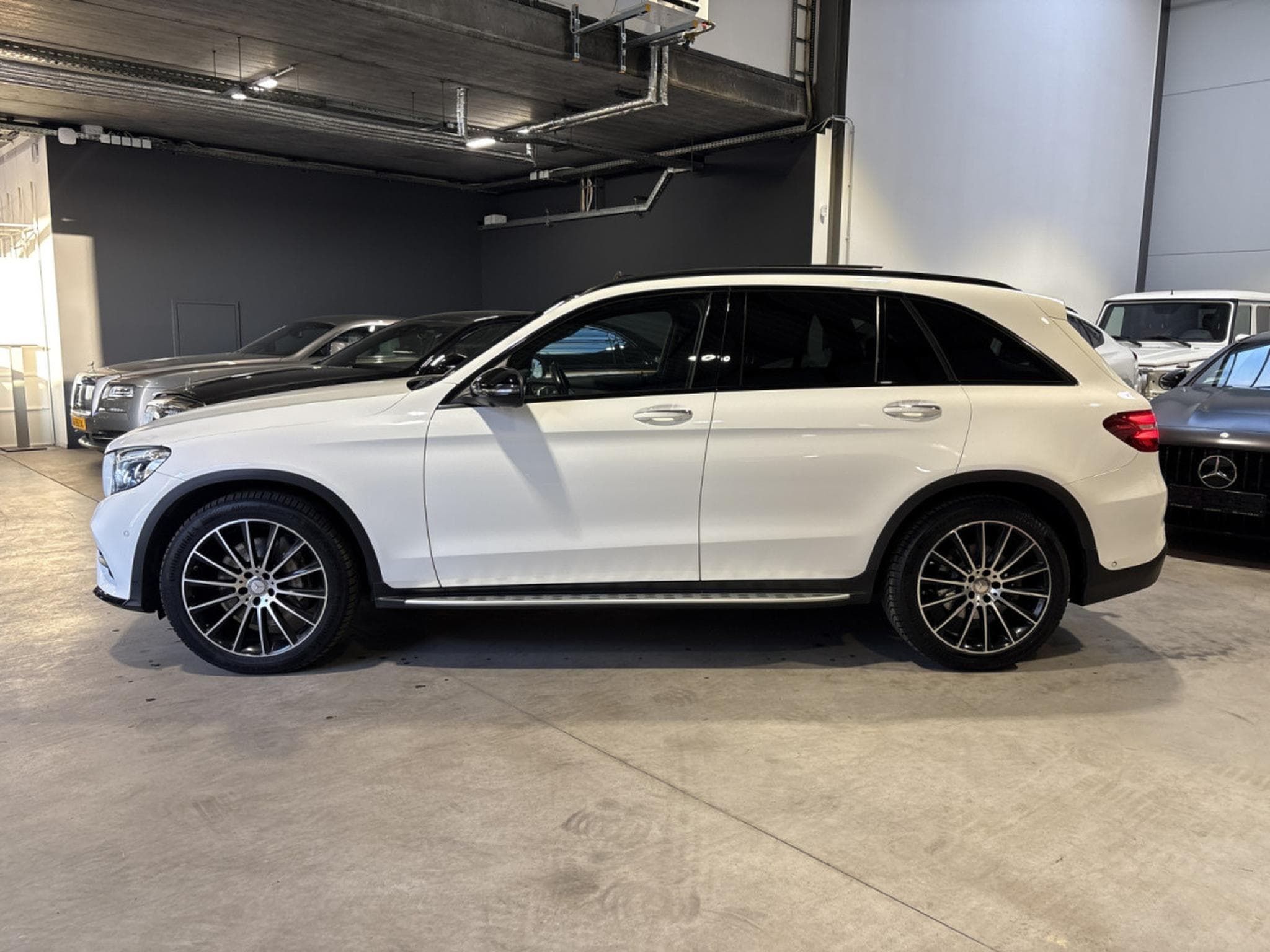 Mercedes GLC 250 250 d AMG 4Matic/PANO/360°/LED/20/AHK/BURMESTER (2016) - Photo 4