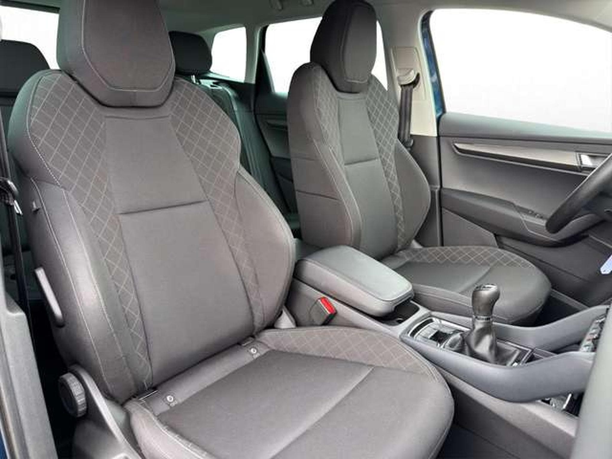 Skoda Karoq 1,5/Navi/AHK/PDC/SHZ/17"/el. Heckklappe (2018) - Photo 17