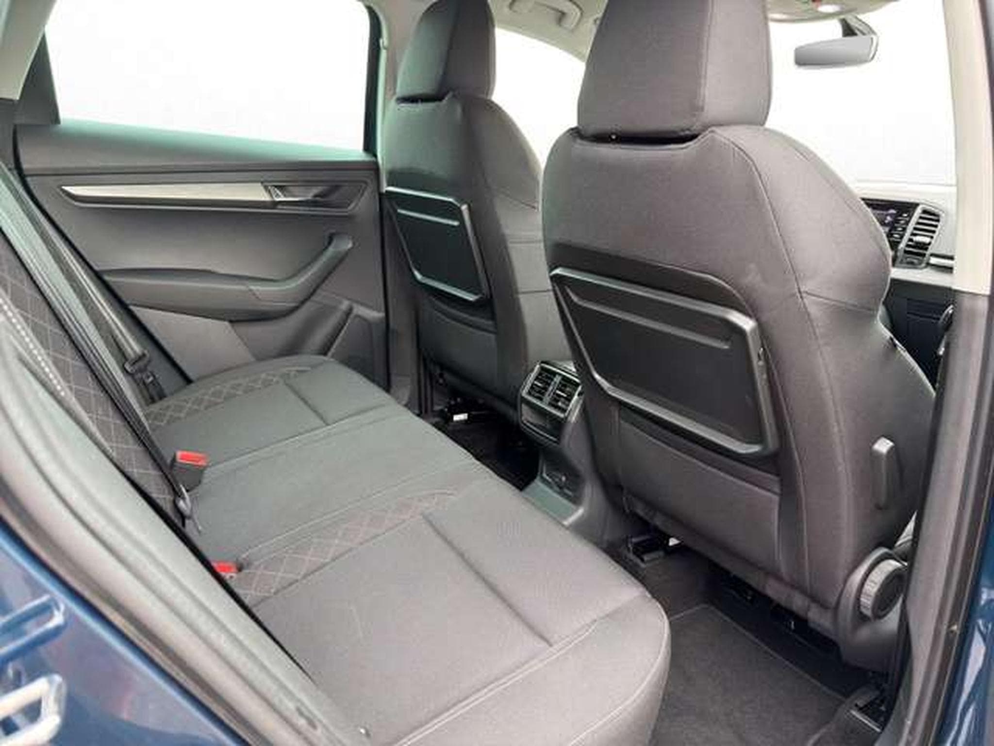 Skoda Karoq 1,5/Navi/AHK/PDC/SHZ/17"/el. Heckklappe (2018) - Photo 18