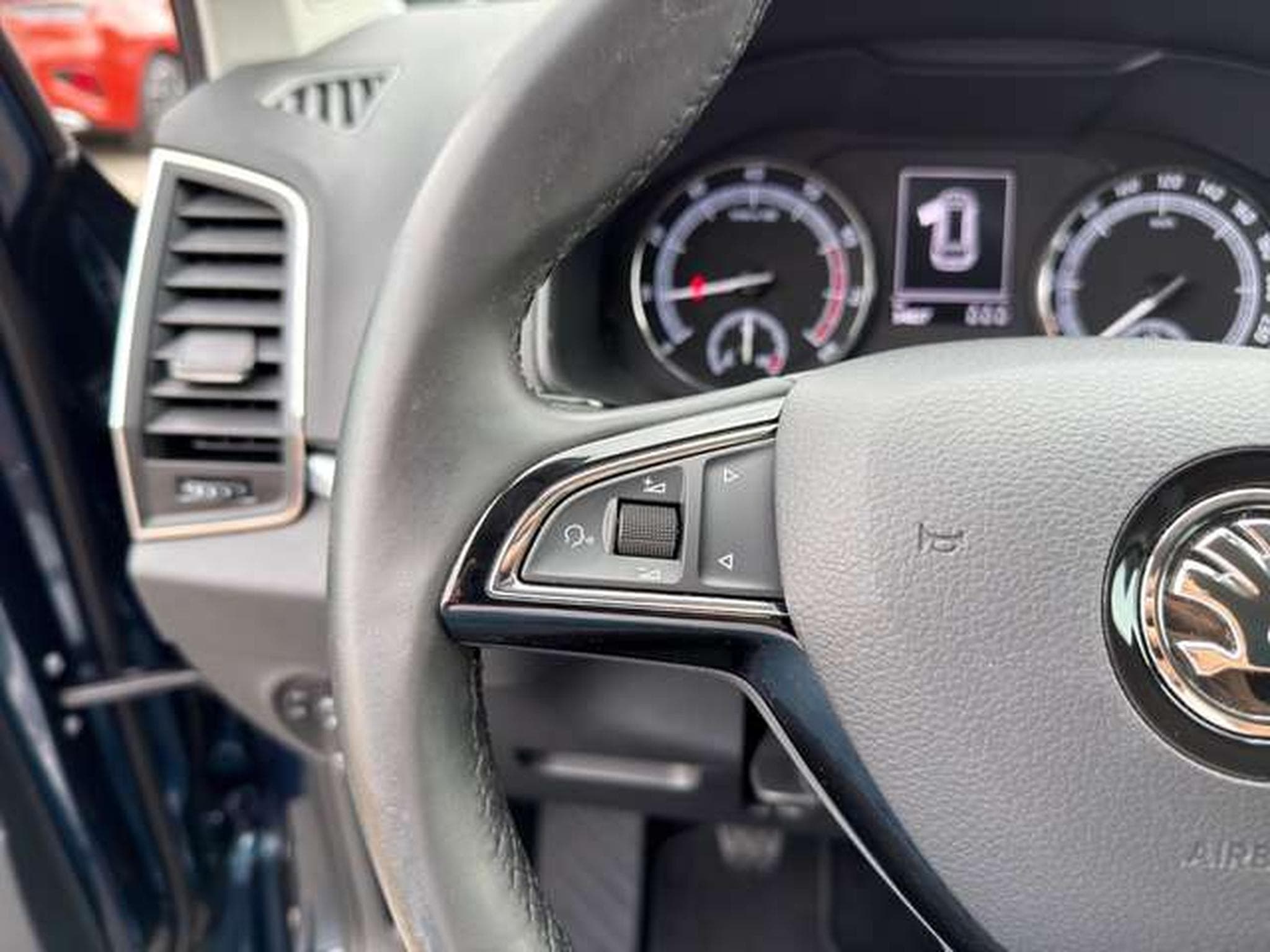 Skoda Karoq 1,5/Navi/AHK/PDC/SHZ/17"/el. Heckklappe (2018) - Photo 19