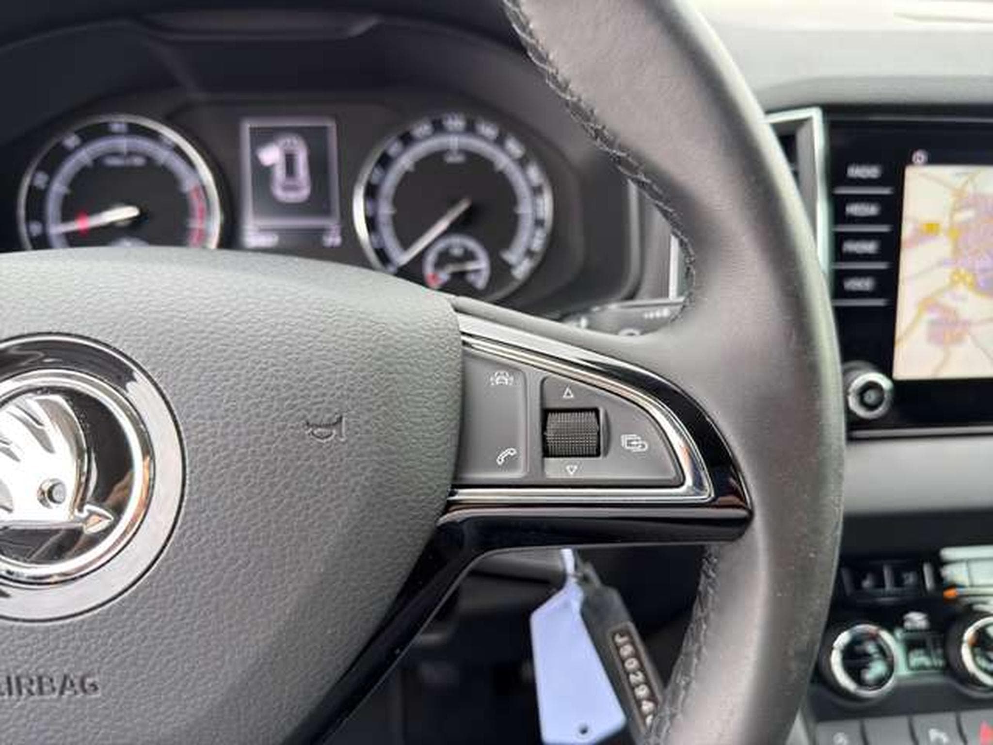 Skoda Karoq 1,5/Navi/AHK/PDC/SHZ/17"/el. Heckklappe (2018) - Photo 20