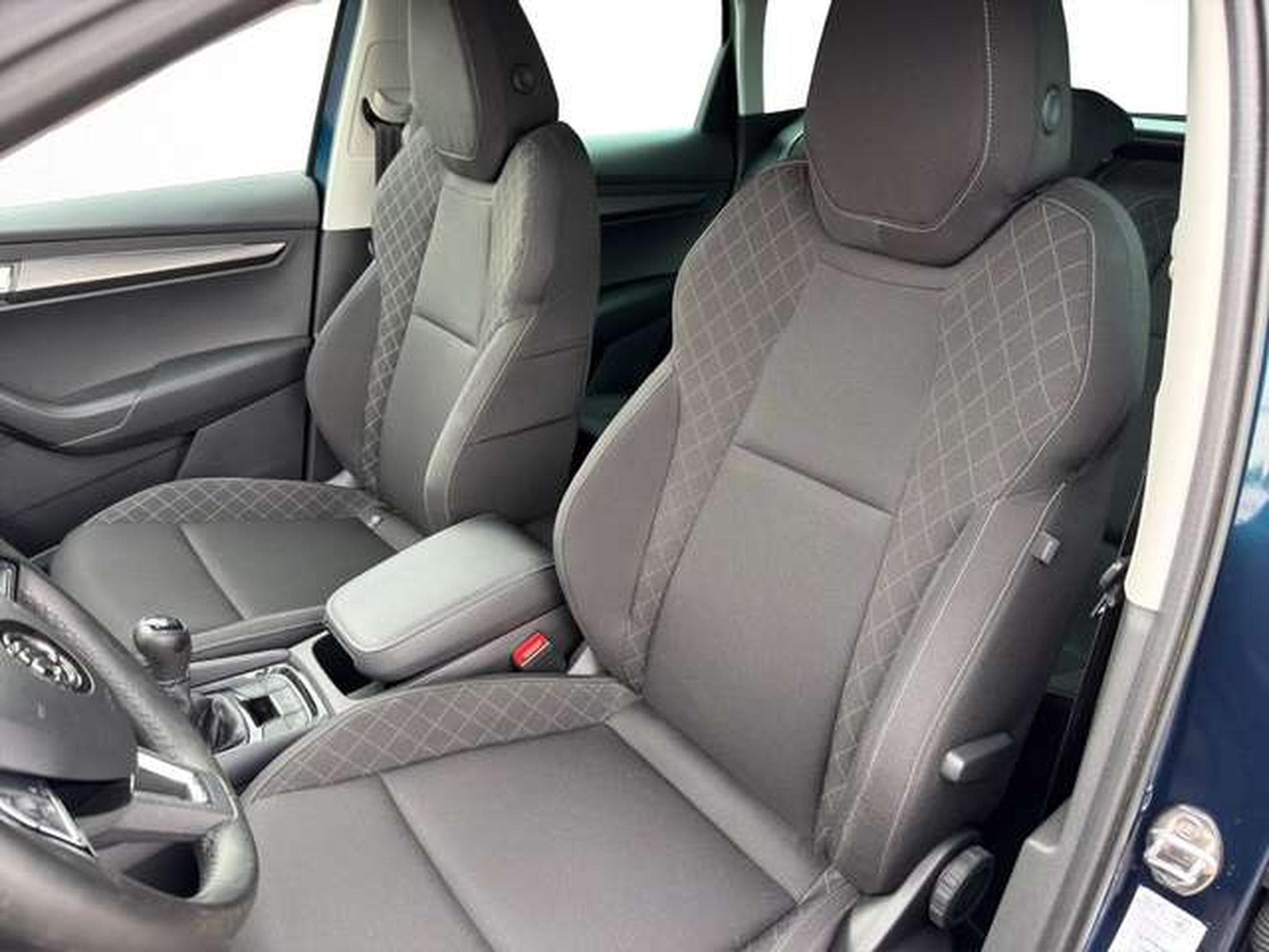 Skoda Karoq 1,5/Navi/AHK/PDC/SHZ/17"/el. Heckklappe (2018) - Photo 9