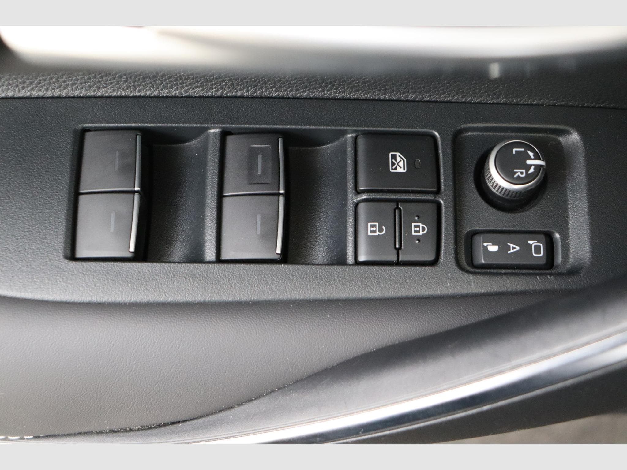 Suzuki Swace GLX (2024) - Photo 17