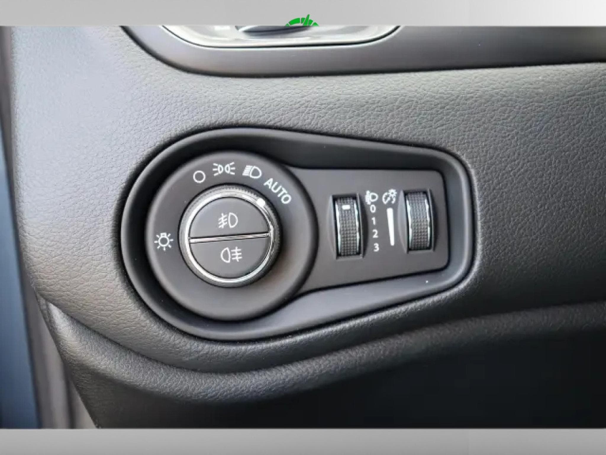 Jeep Renegade e-Hybrid MY25 Summit 1.5 MHEV (2025) - Photo 21