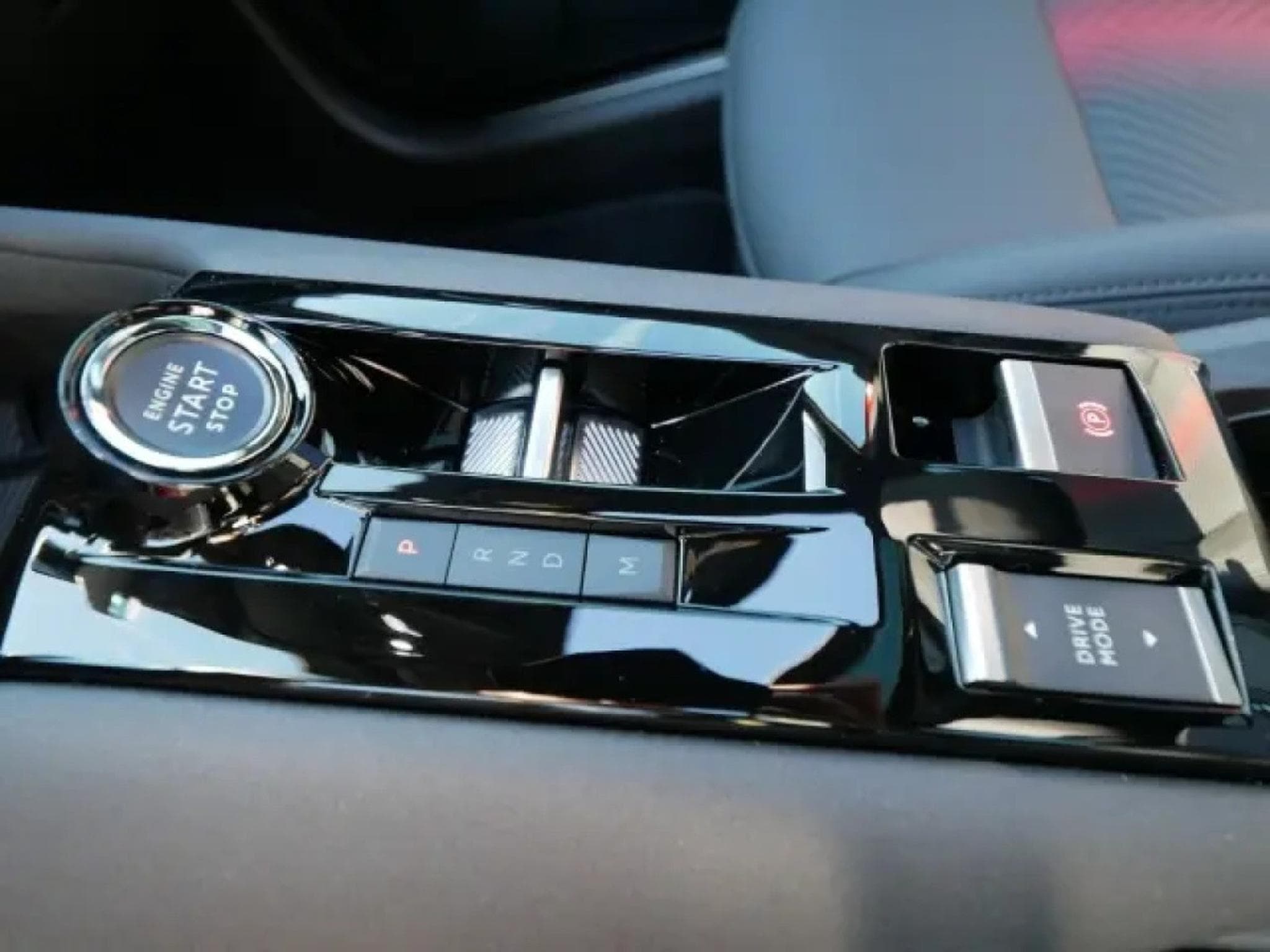 Alfa-Romeo Junior Ibrida Speciale 1.2 VGT (2026) - Photo 25