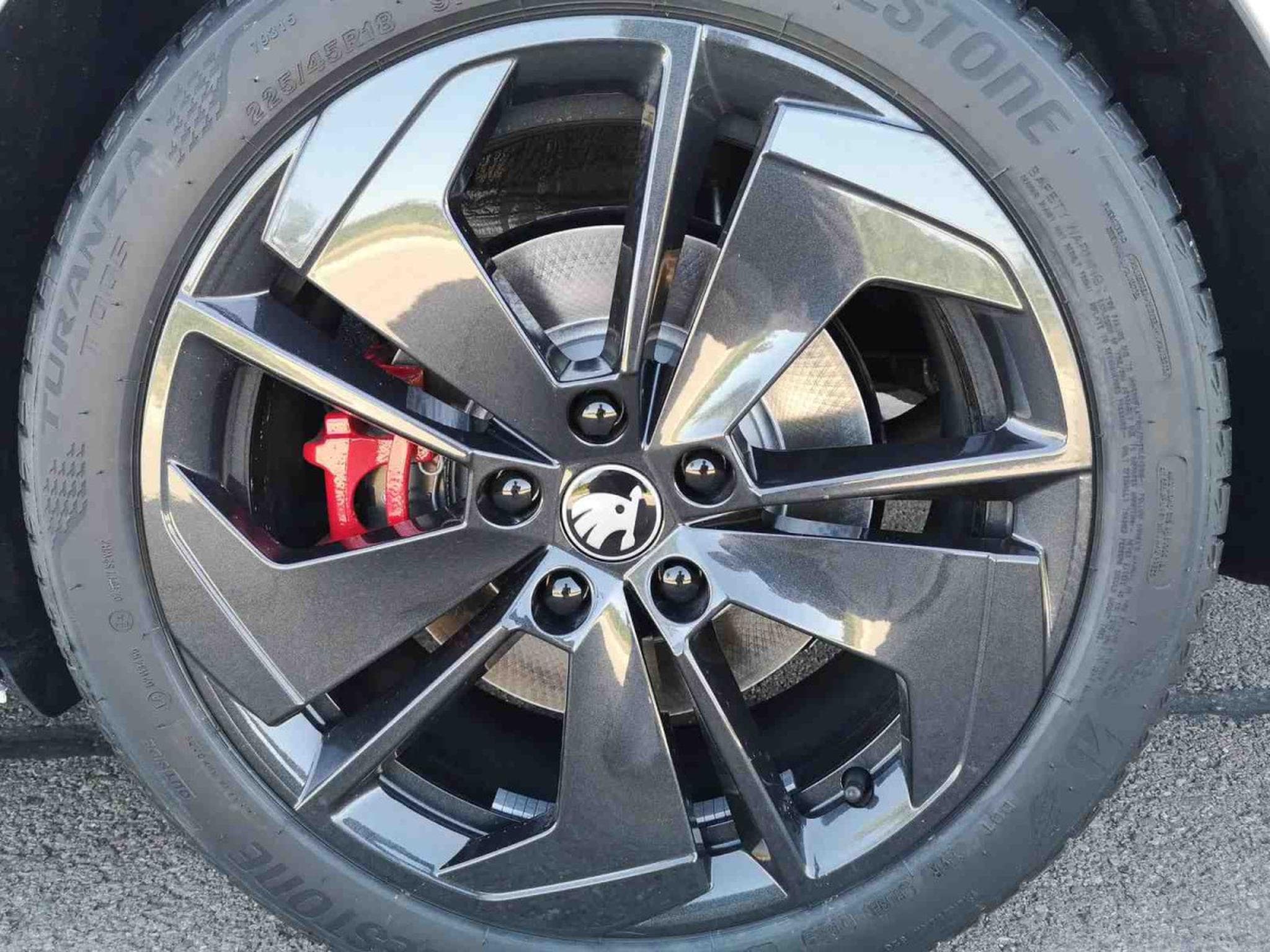 Skoda Octavia 2.0 TSi DSG 265 RS (2025) - Photo 4