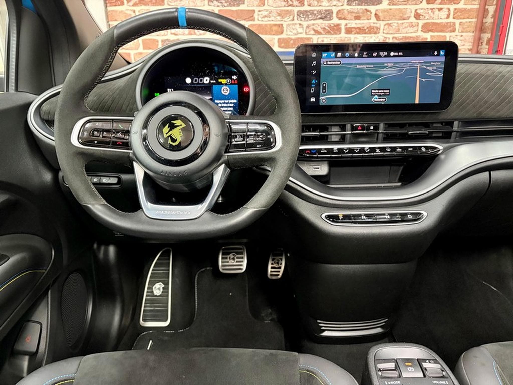 Abarth 500 500e Cabrio 155cv 42KW/h Auto SCORPIONISSIMA (2023) - Photo 4