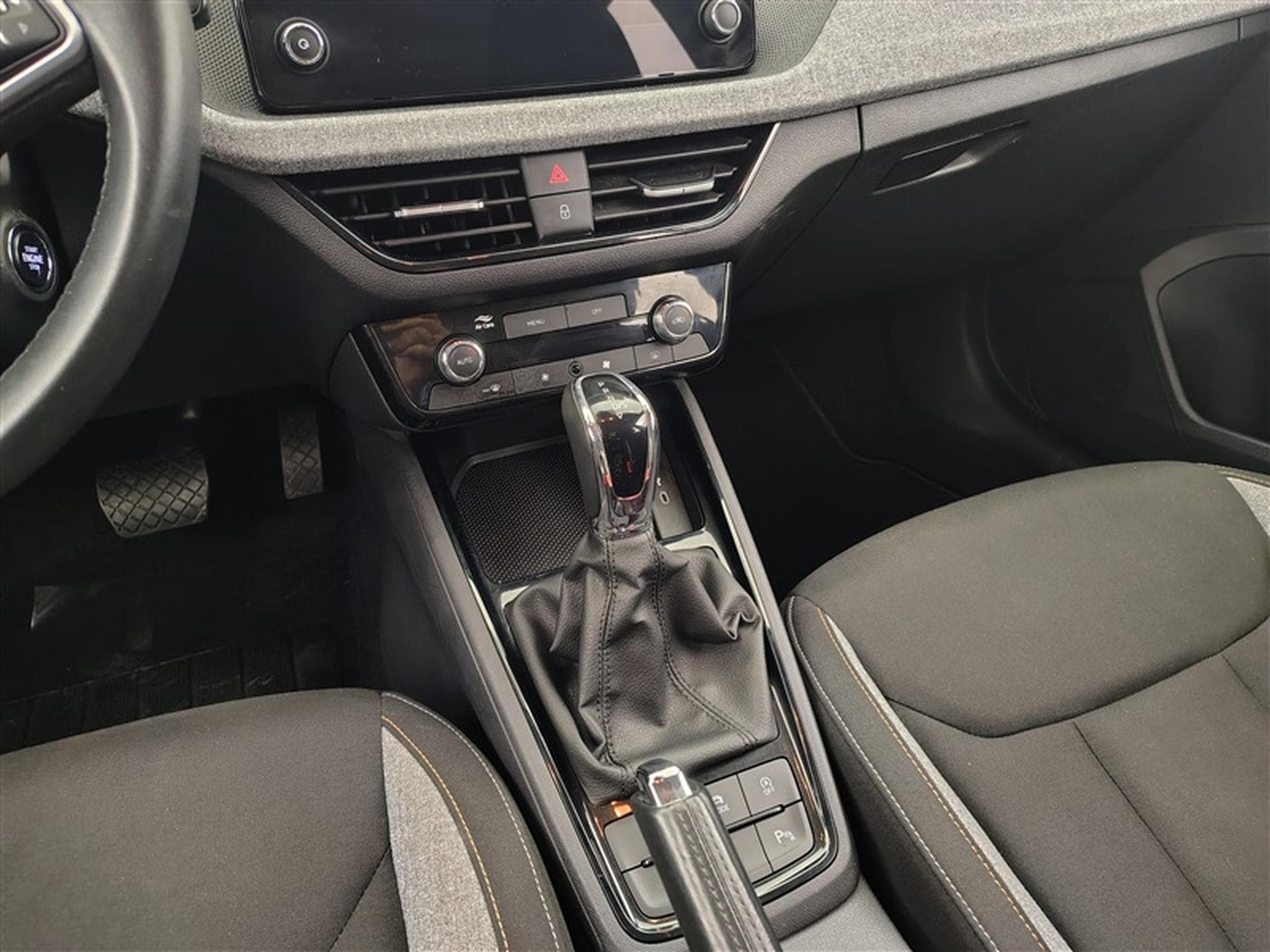 Skoda Kamiq 1.0 TSI 115Cv DSG7 Black Dots CARPLAY / CAMERA / FULL LED (2024) - Photo 12