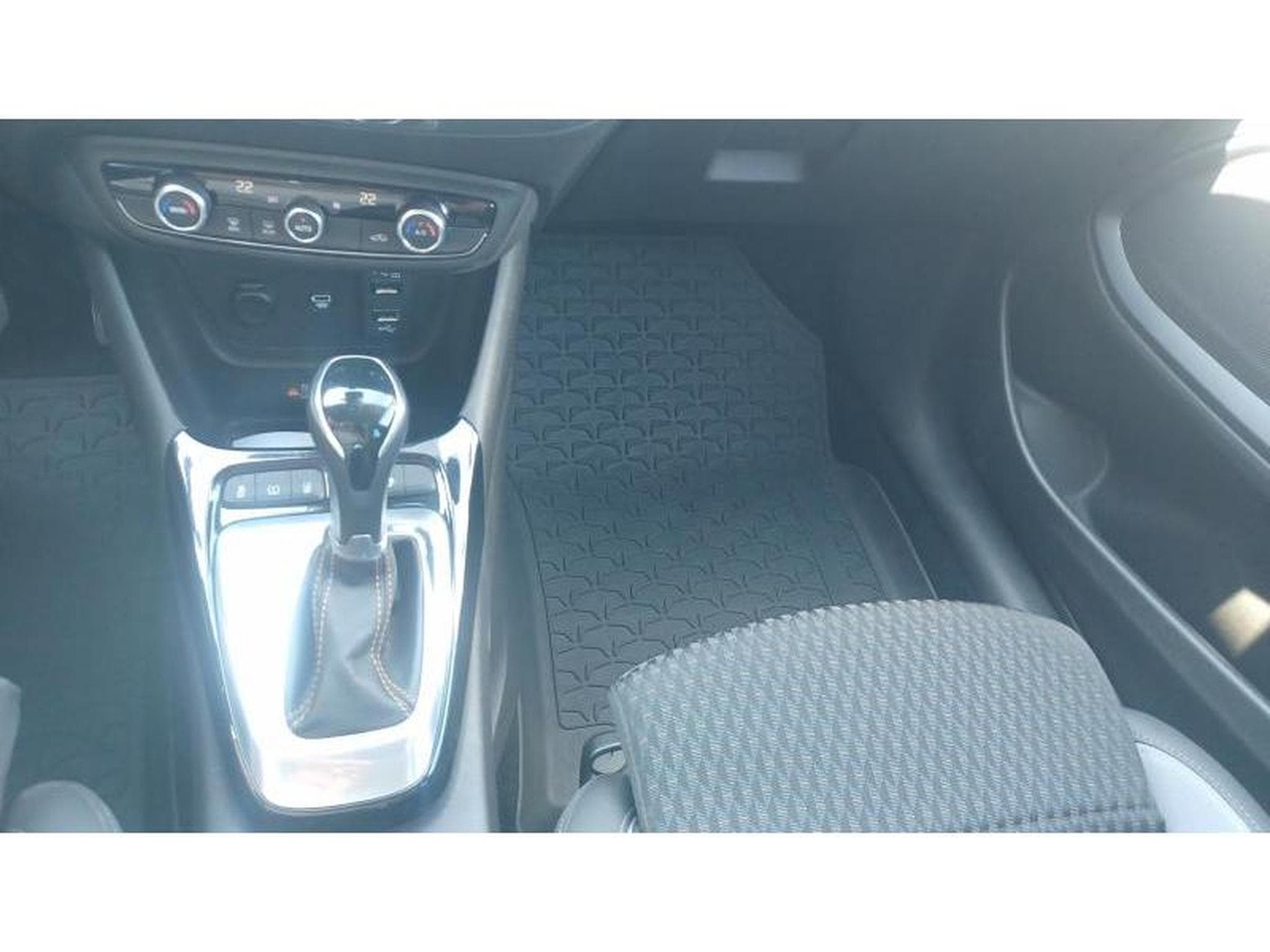 Opel Crossland X (2020) - Photo 15