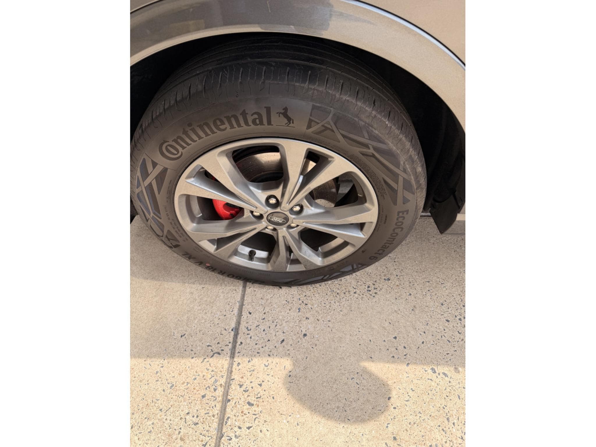 Ford Kuga ST-LINE X (2024) - Photo 3