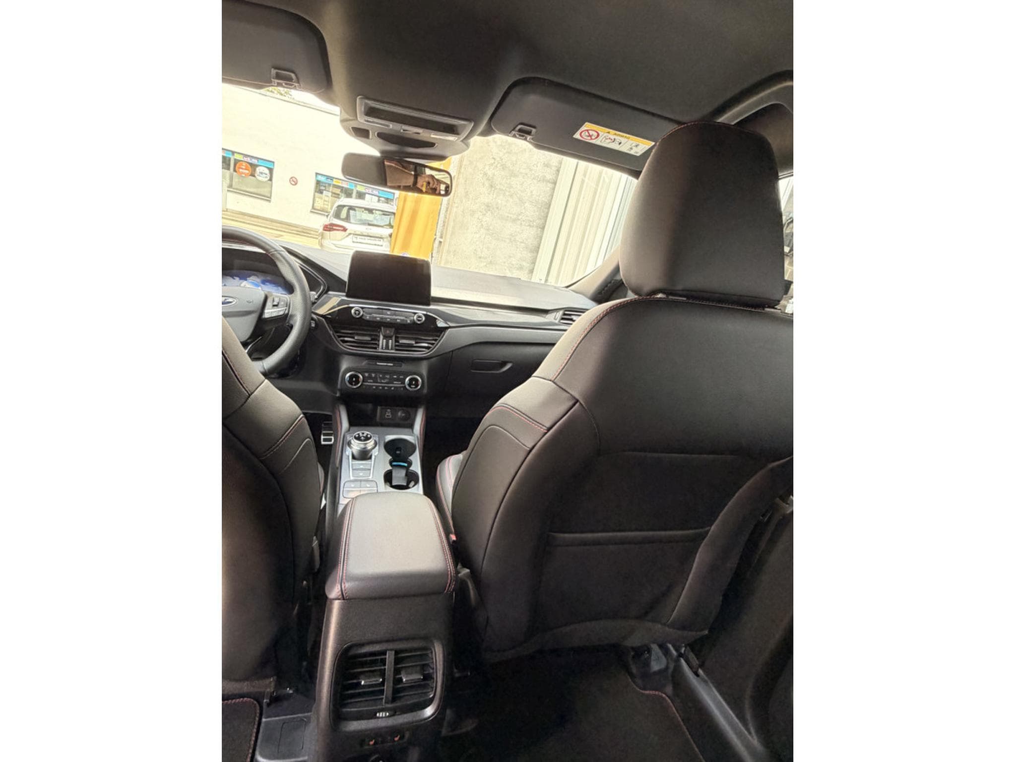 Ford Kuga ST-LINE X (2024) - Photo 6