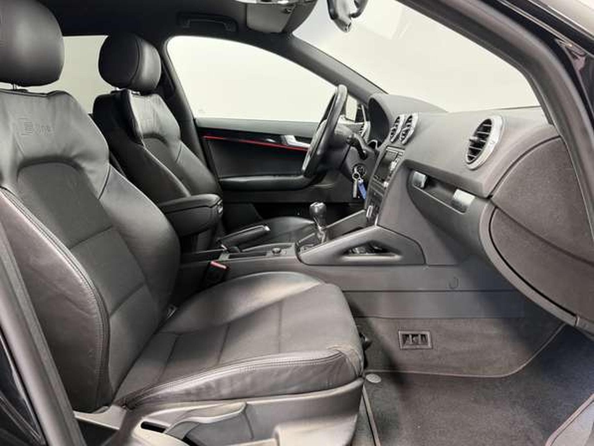 Audi A3 2.0 TDI S line *Tempomat *MMI *APS *Xenon (2010) - Photo 13