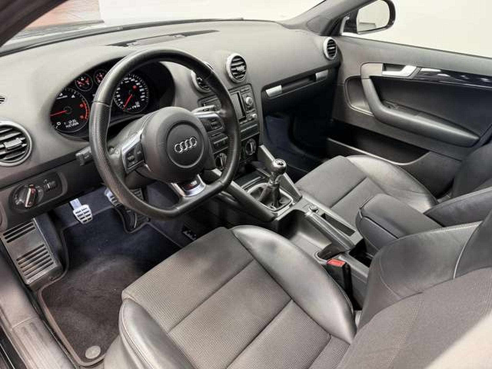 Audi A3 2.0 TDI S line *Tempomat *MMI *APS *Xenon (2010) - Photo 8