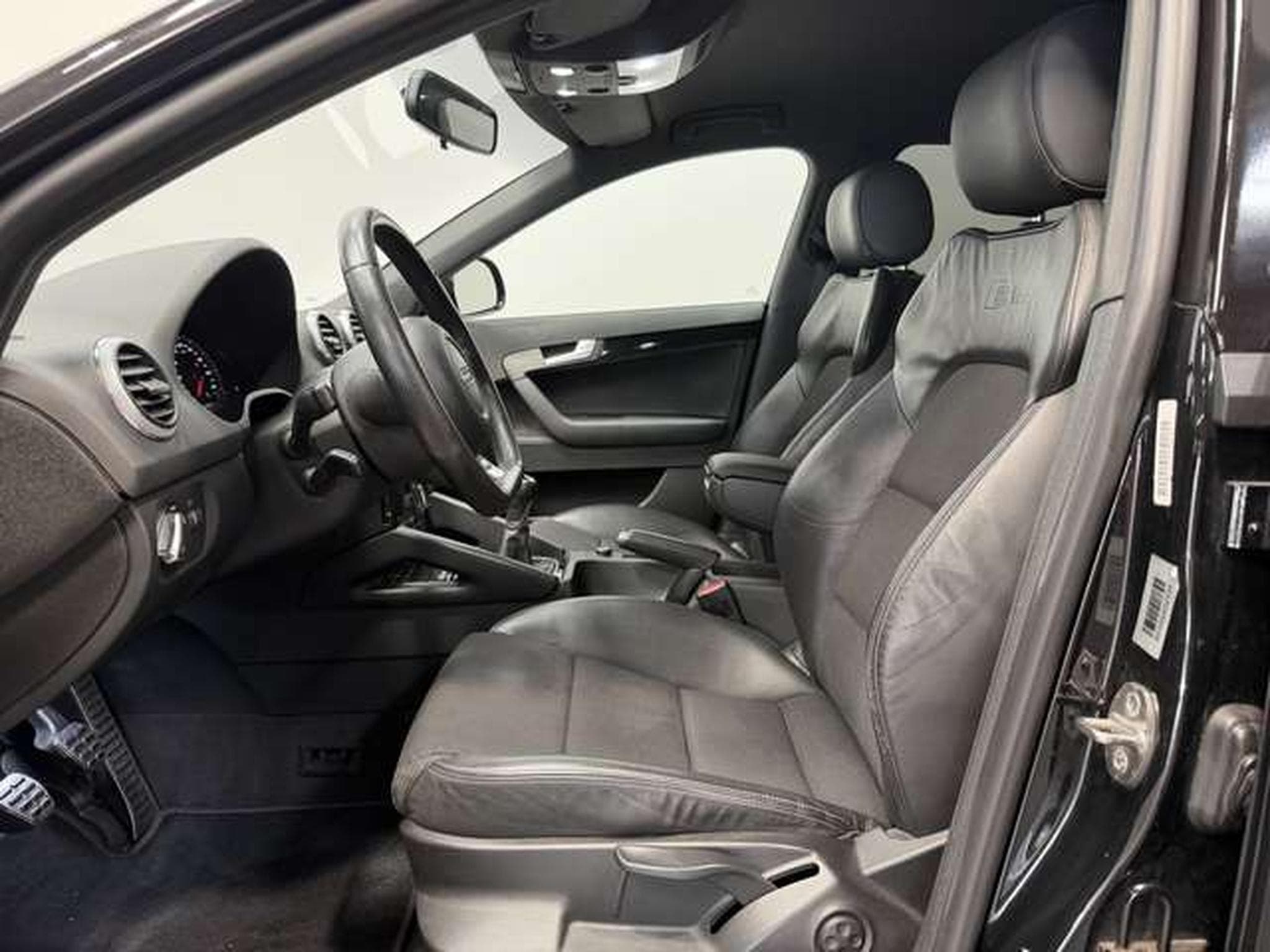 Audi A3 2.0 TDI S line *Tempomat *MMI *APS *Xenon (2010) - Photo 9