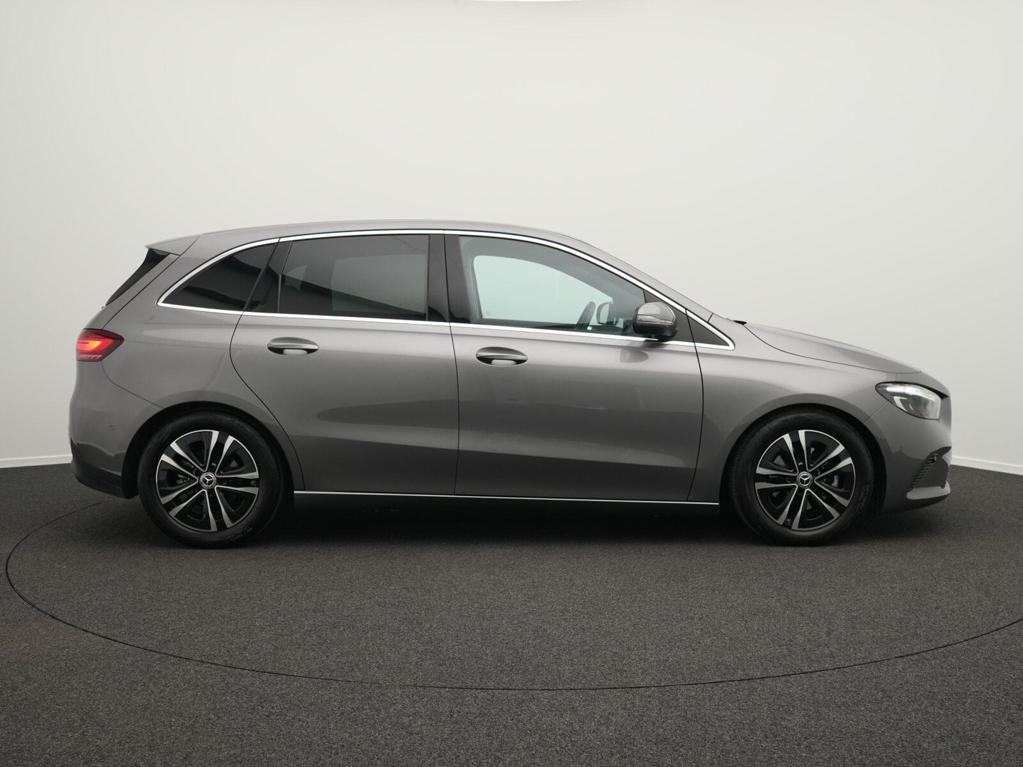 Mercedes B 180 LED+Kamera+Apple+MBUX (2024) - Photo 5