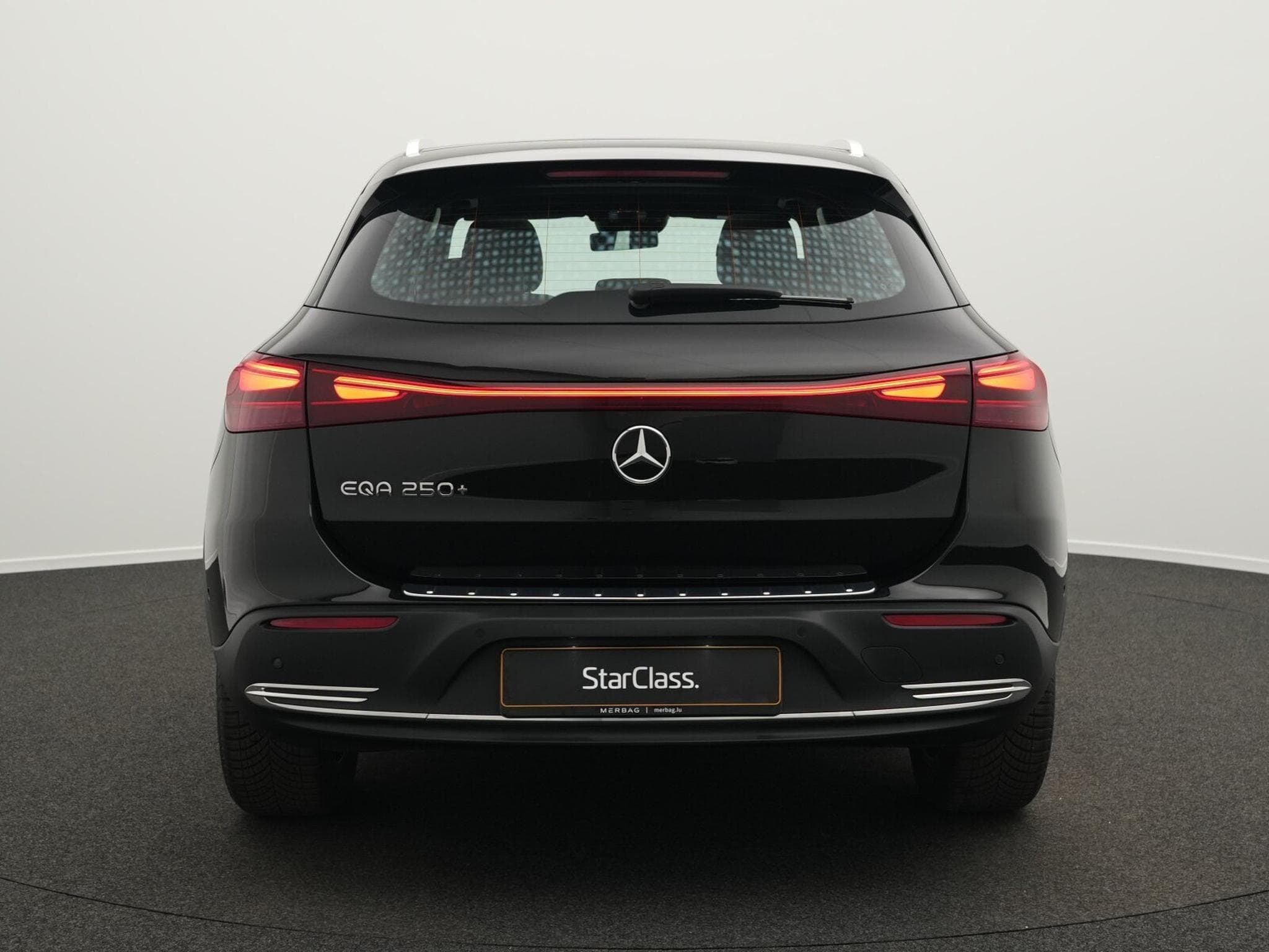 Mercedes EQA + Progressive LED+Pano+Totw+MBUX+Apple (2025) - Photo 4