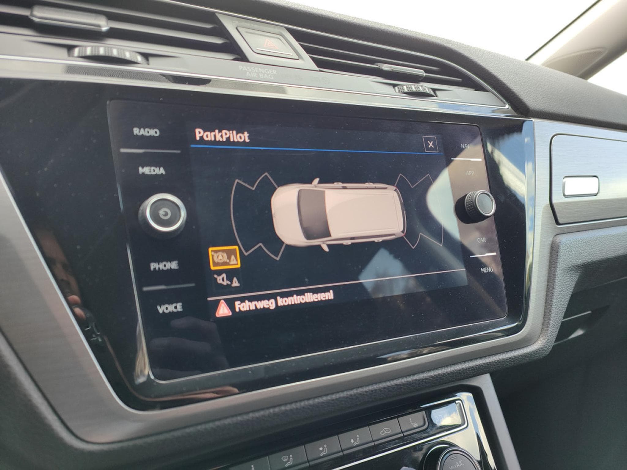 VW Touran 1.6 TDI HIGHLINE 7 PLACES GPS BLUETOOTH RADAR AV/ARR (2018) - Photo 18