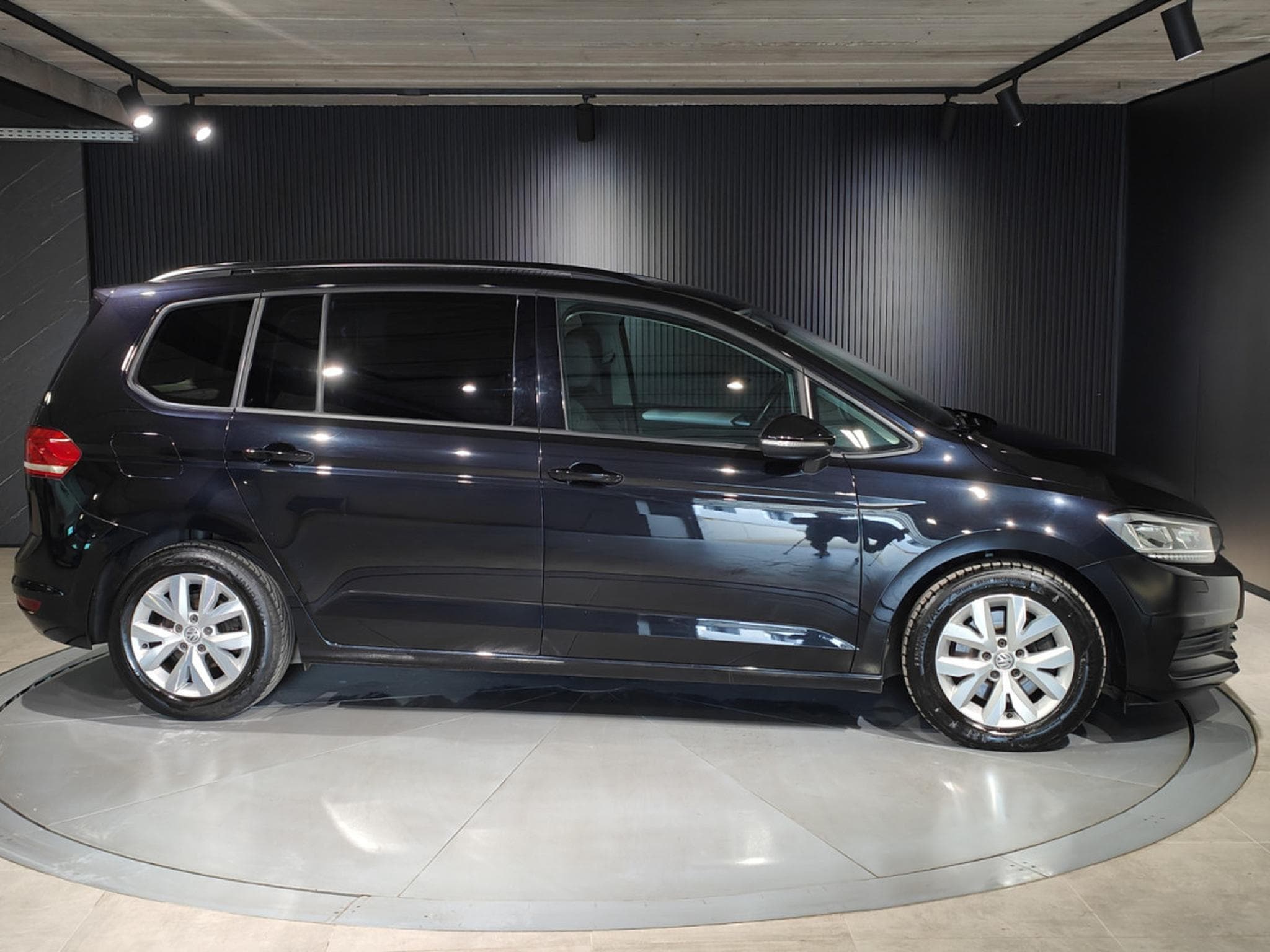 VW Touran 1.6 TDI HIGHLINE 7 PLACES GPS BLUETOOTH RADAR AV/ARR (2018) - Photo 2