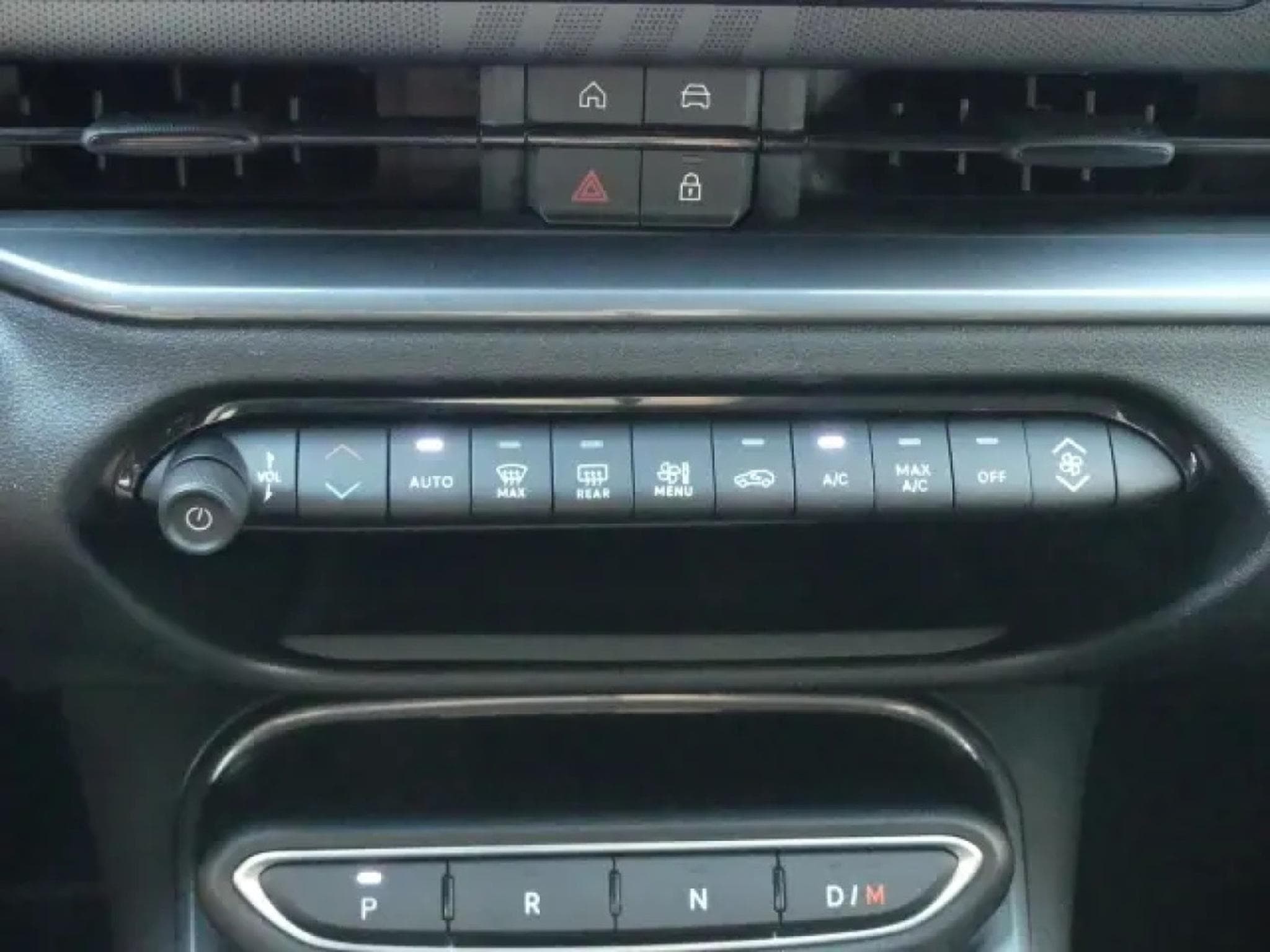 Fiat 600 HYBRID SPORT 1.2 (2026) - Photo 24