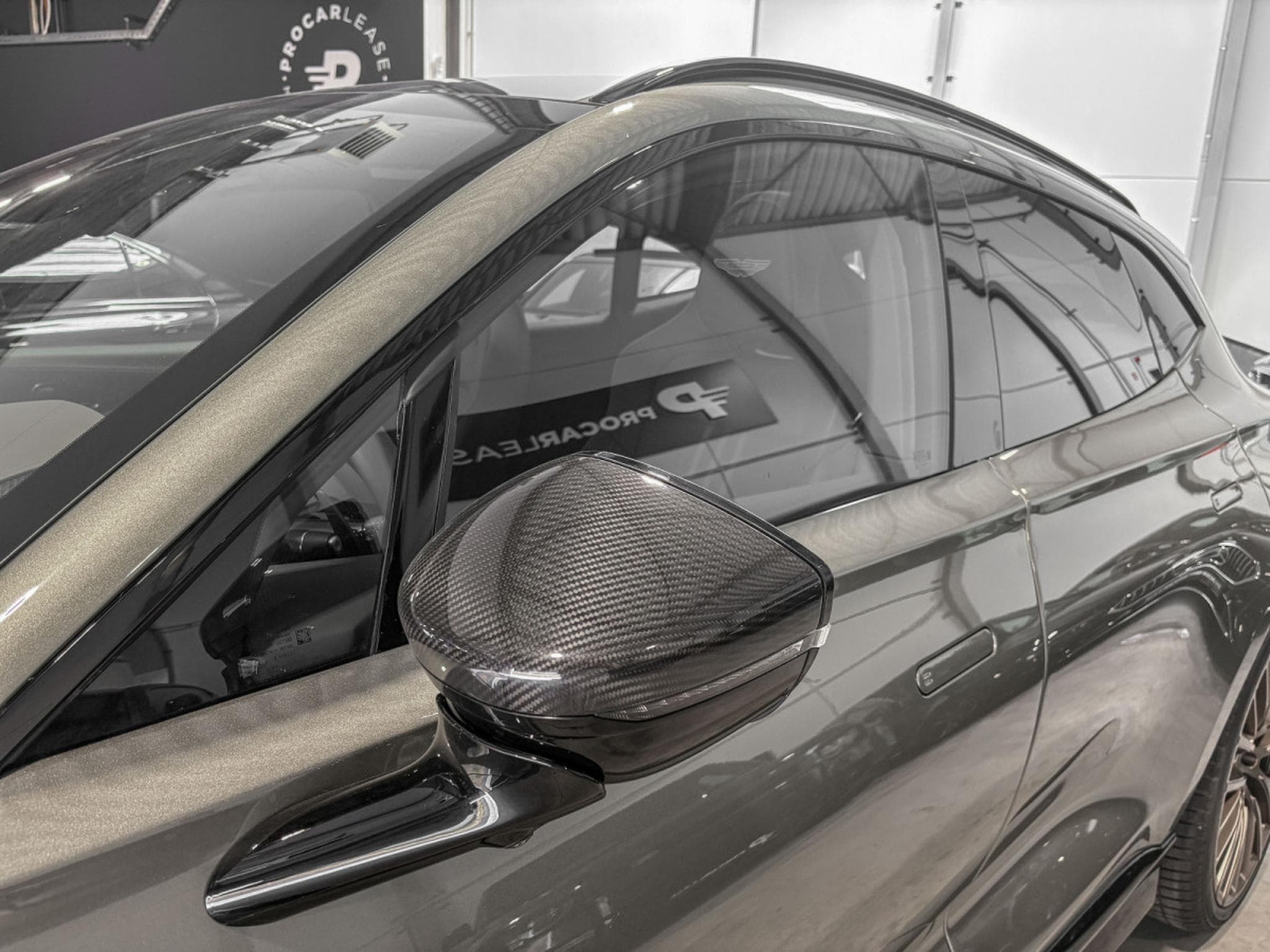 Aston-Martin DBX ASTON MARTIN DBX707 °FACELIFT° 4.0 V8 BITURBO – FULL CARBON (2025) - Photo 10