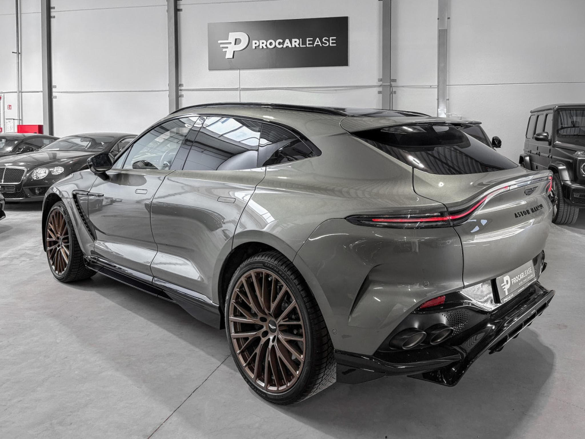 Aston-Martin DBX ASTON MARTIN DBX707 °FACELIFT° 4.0 V8 BITURBO – FULL CARBON (2025) - Photo 12