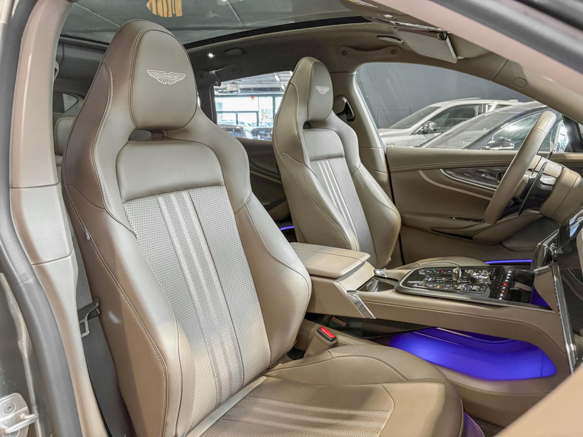 Aston-Martin DBX ASTON MARTIN DBX707 °FACELIFT° 4.0 V8 BITURBO – FULL CARBON (2025) - Photo 14