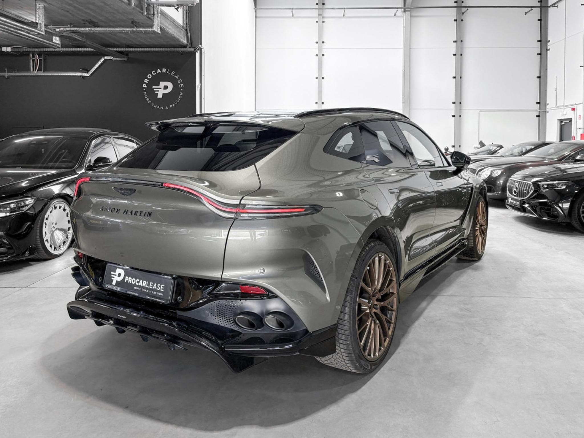 Aston-Martin DBX ASTON MARTIN DBX707 °FACELIFT° 4.0 V8 BITURBO – FULL CARBON (2025) - Photo 15