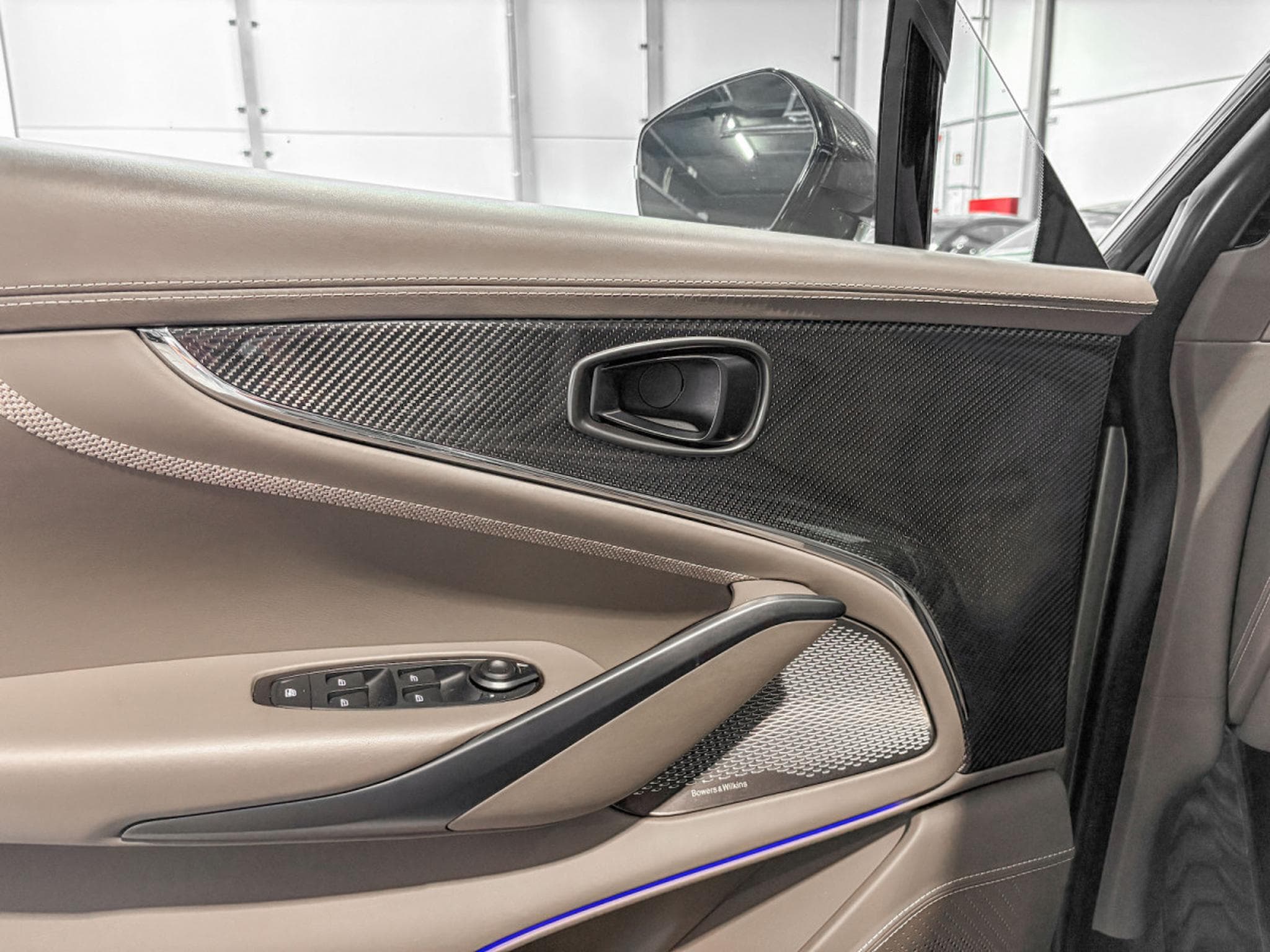Aston-Martin DBX ASTON MARTIN DBX707 °FACELIFT° 4.0 V8 BITURBO – FULL CARBON (2025) - Photo 19