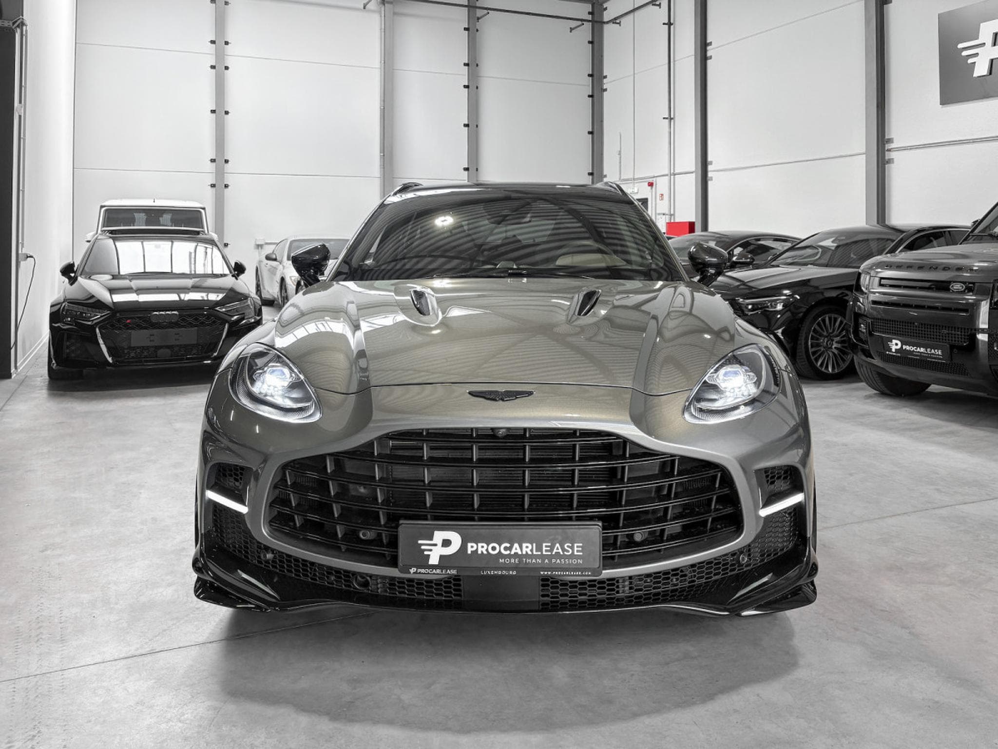 Aston-Martin DBX ASTON MARTIN DBX707 °FACELIFT° 4.0 V8 BITURBO – FULL CARBON (2025) - Photo 3