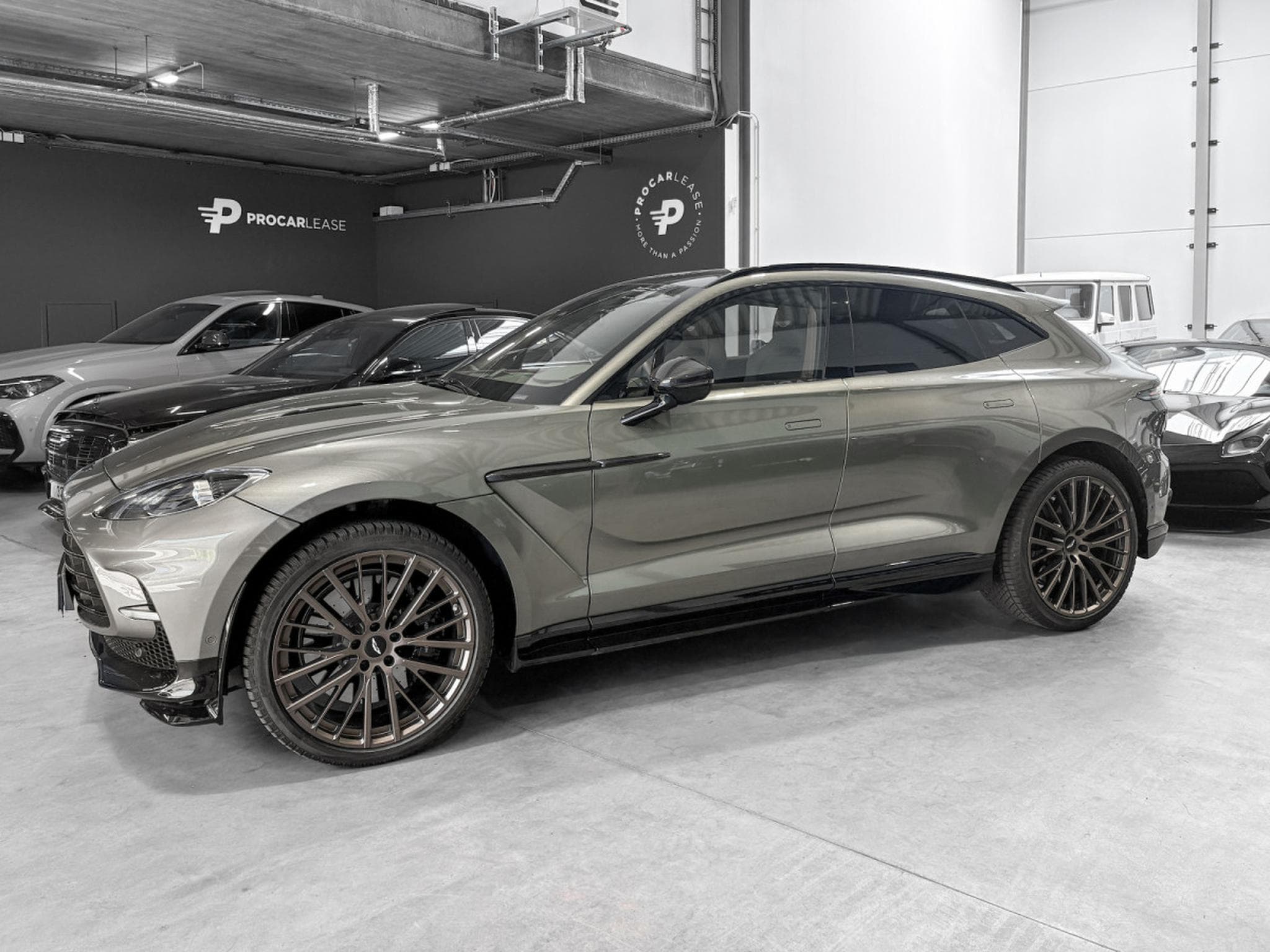 Aston-Martin DBX ASTON MARTIN DBX707 °FACELIFT° 4.0 V8 BITURBO – FULL CARBON (2025) - Photo 7