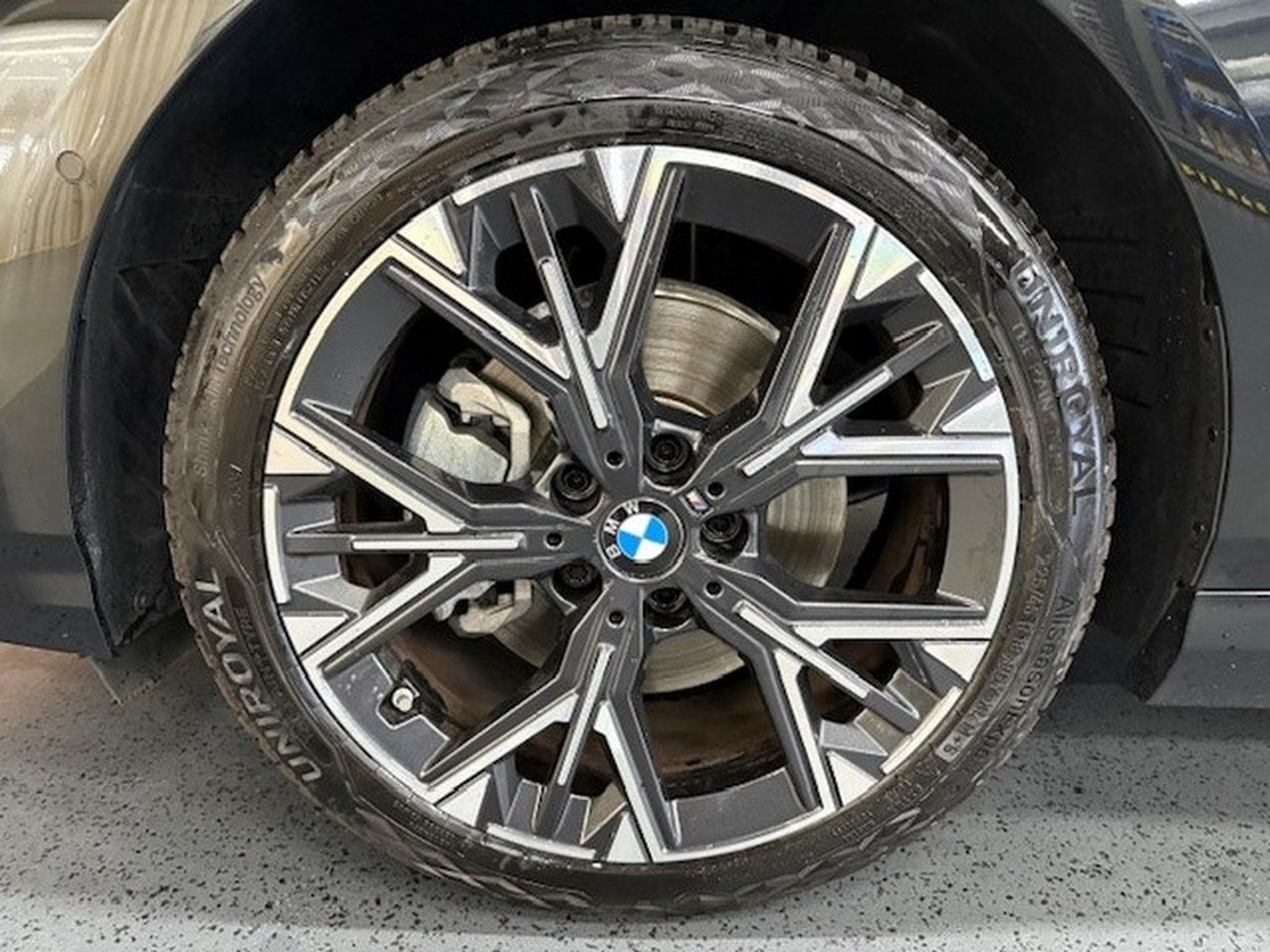 BMW 120 120iA 170cv Auto HYB-ESS M-SPORT DESIGN (2025) - Photo 3