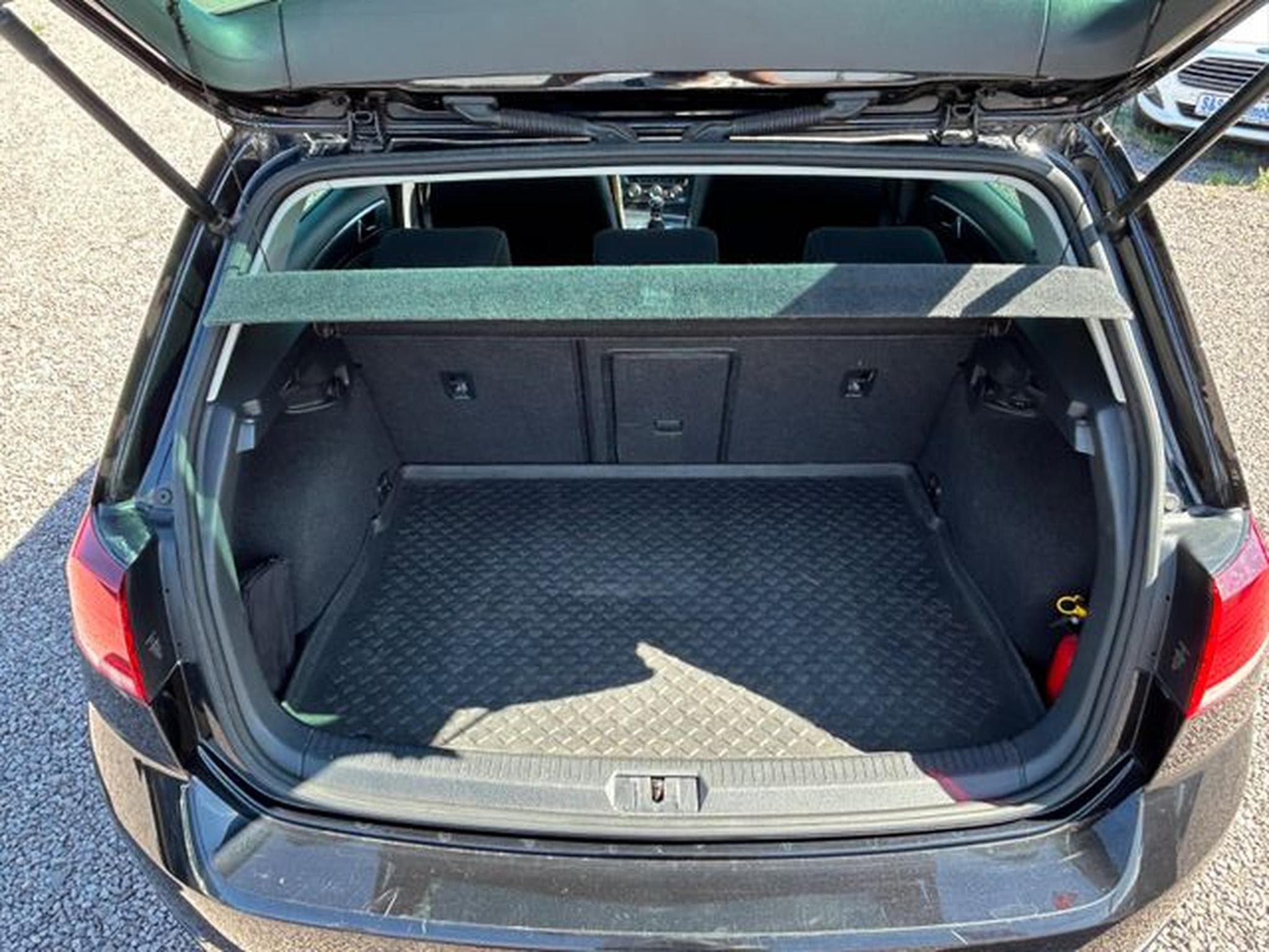 VW Golf Golf VII Lim. BlueMotion TGI *Navi*Panorama*Kam (2018) - Photo 19