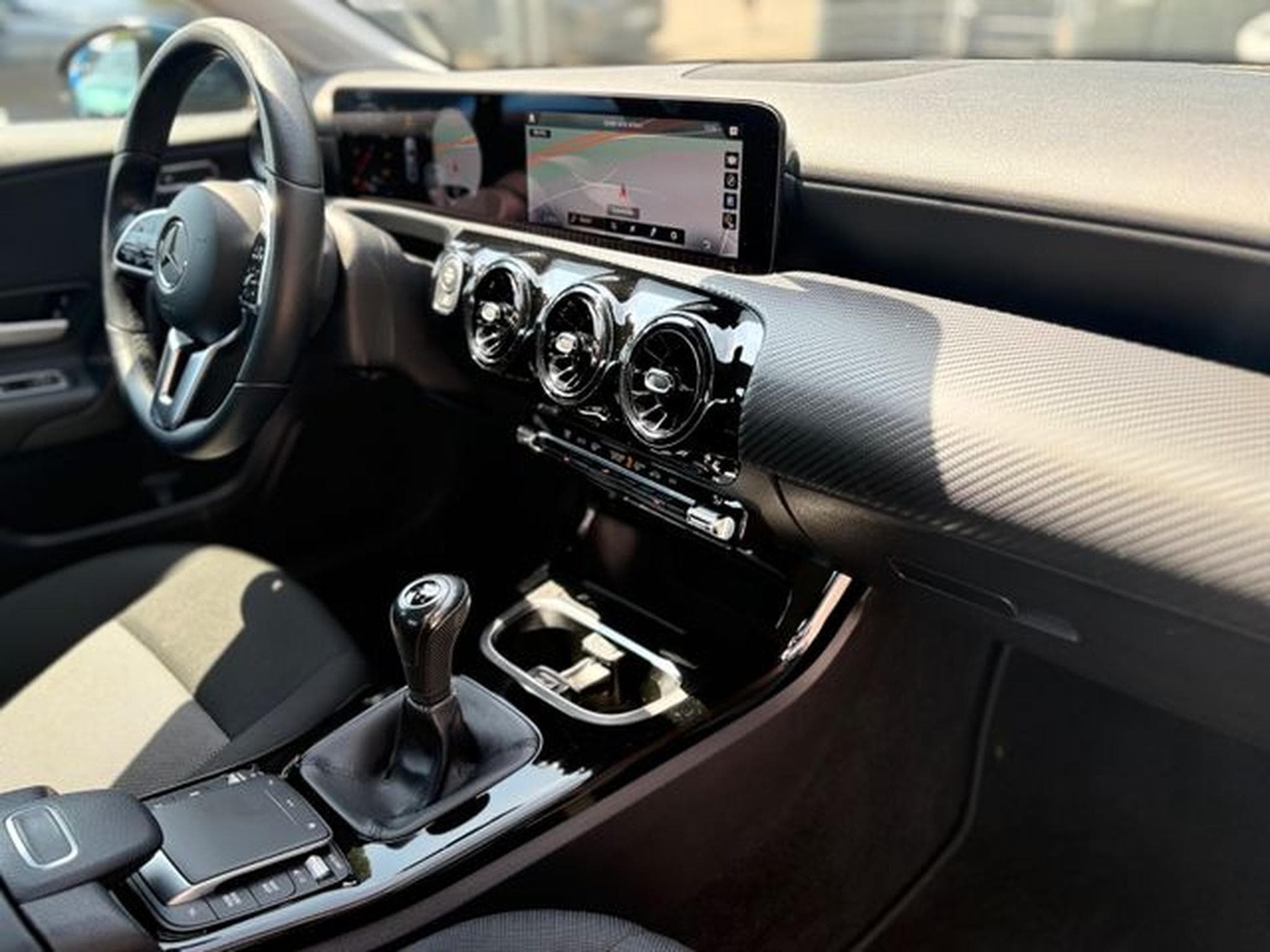 Mercedes A 180 A 180 d LIMOUSINE *MULTIBEAM*KAM*SHZ*ALU* (2021) - Photo 14